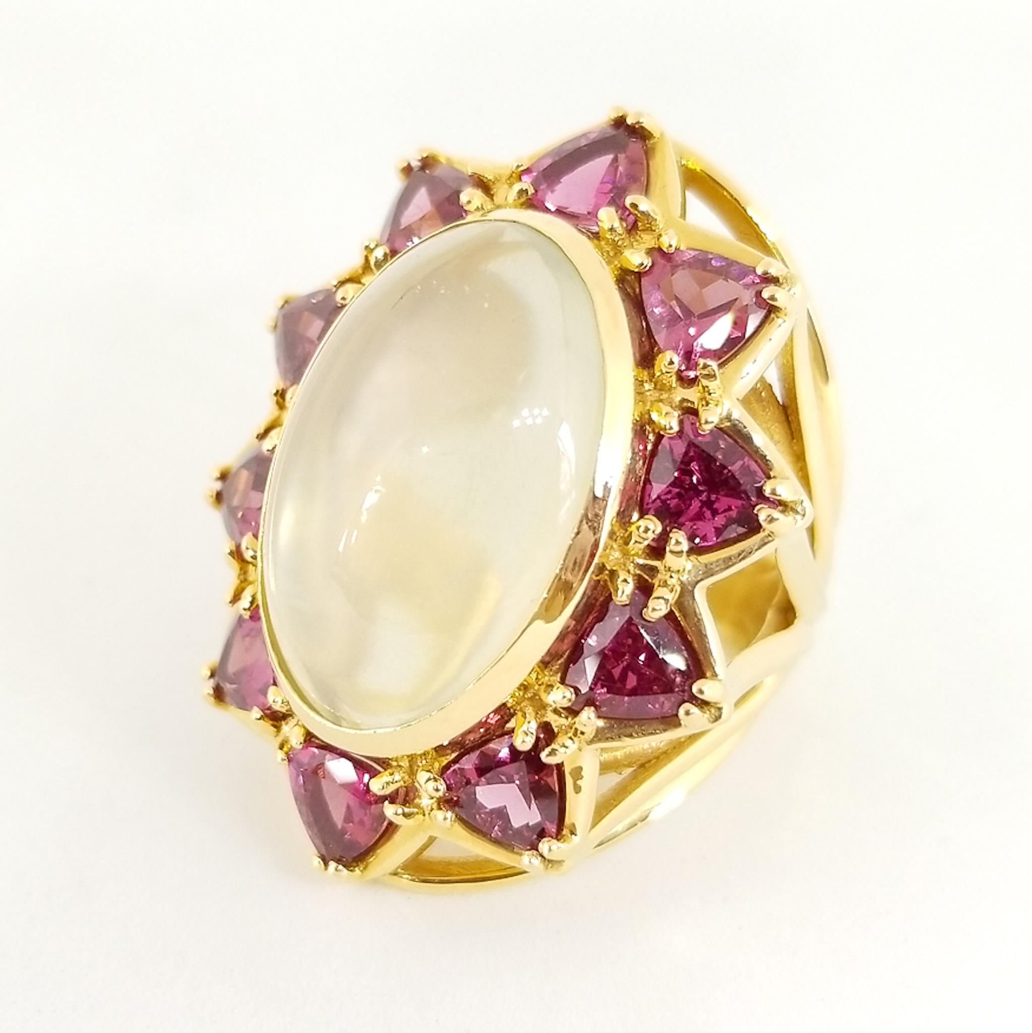 19+ Carat Moonstone 5.7 Carat Rhodolite Garnet Contemporary Statement Ring 18KY For Sale 2