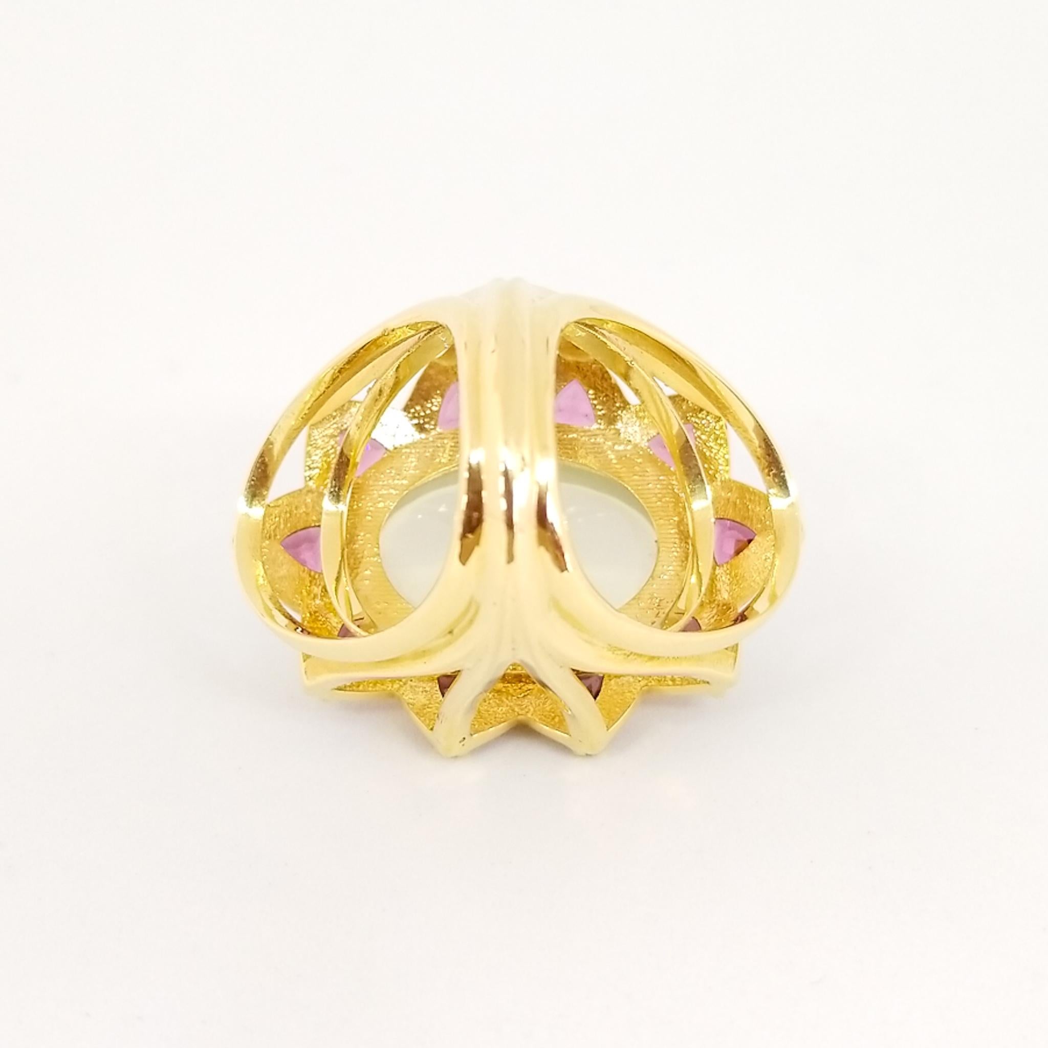 19+ Quilates Piedra Lunar 5.7 Quilates Granate Rodolita Anillo Contemporáneo 18KY en venta 6