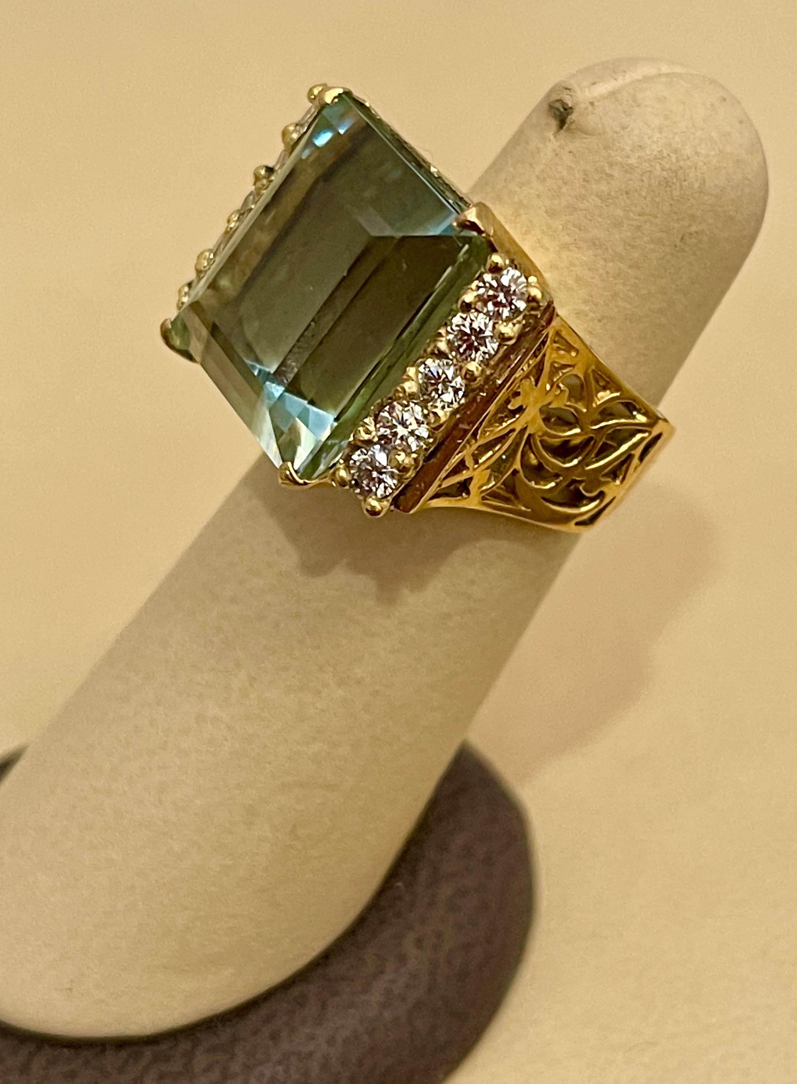 19 Carat Natural Aquamarine and Diamond Cocktail Ring, 14 Karat Yellow Gold 6