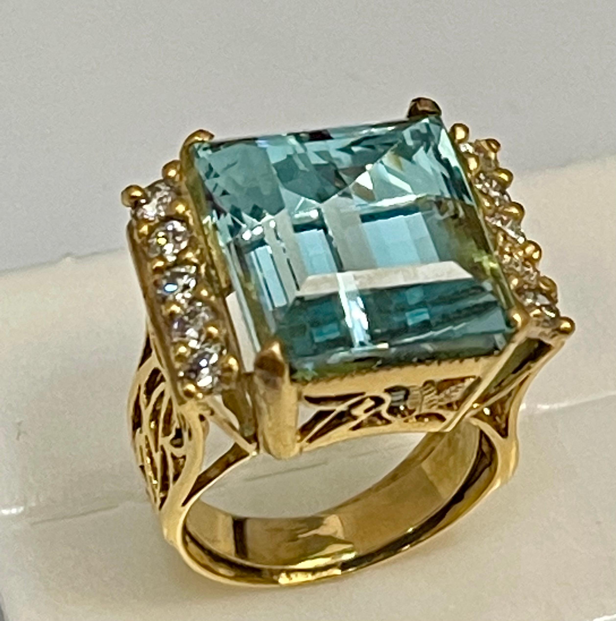19 Carat Natural Aquamarine and Diamond Cocktail Ring, 14 Karat Yellow Gold 11