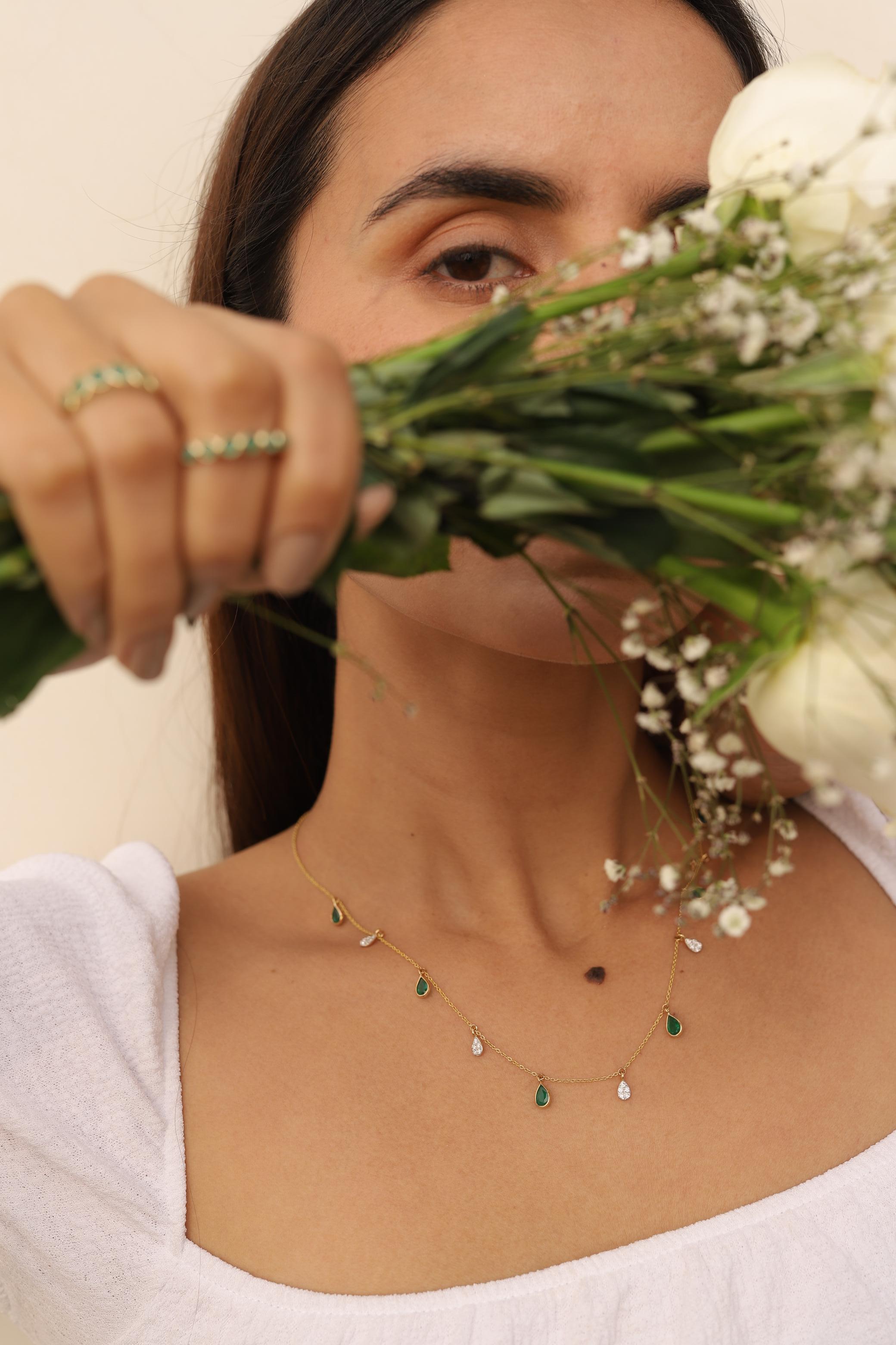 Collier poire émeraude diamant frange en or jaune massif 18k en vente 3