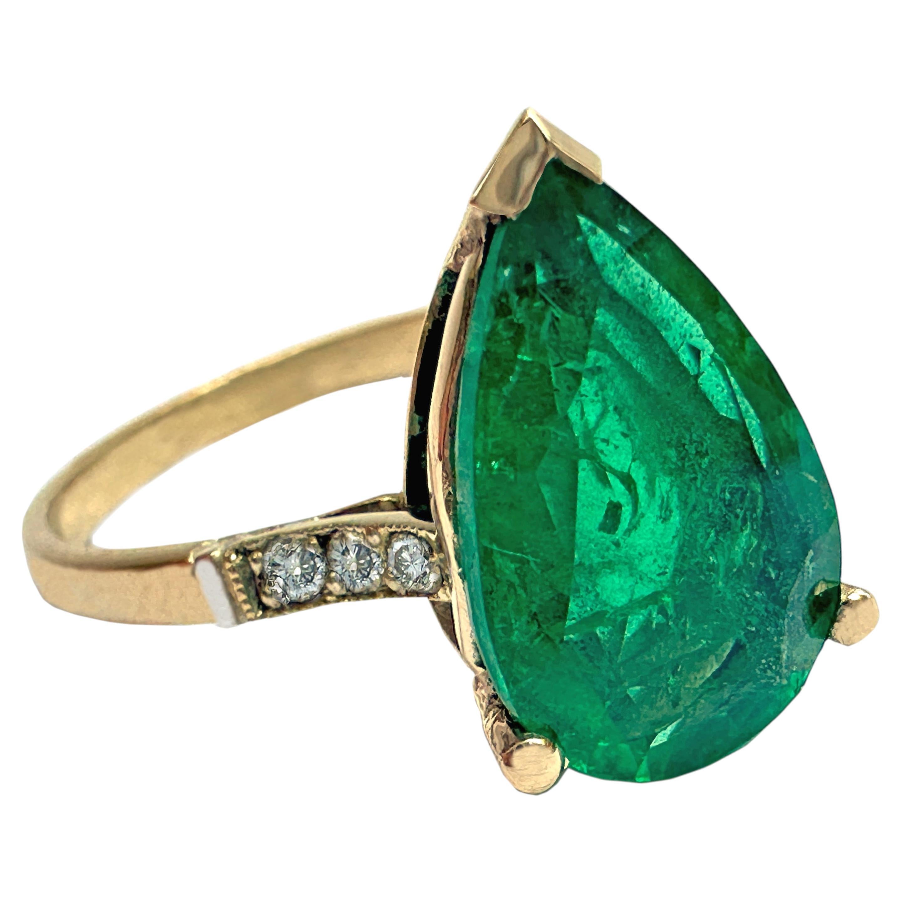 1.9 Carat Pear-Shaped Zambian Emerald in Slim Vintage 18K Gold Solitaire Ring For Sale