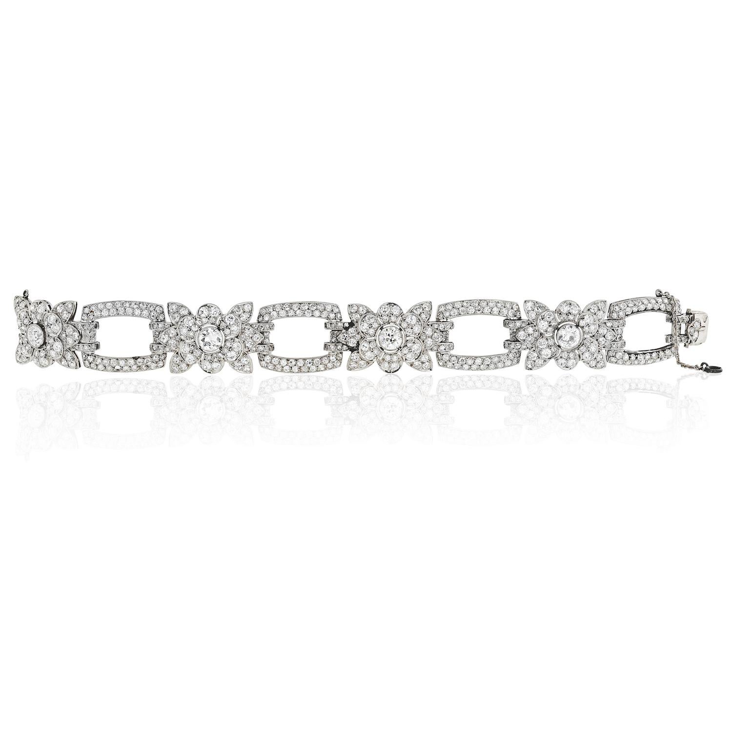 Art Deco 19 Carat Platinum Floral Motif Link Diamond 1930s Bracelet