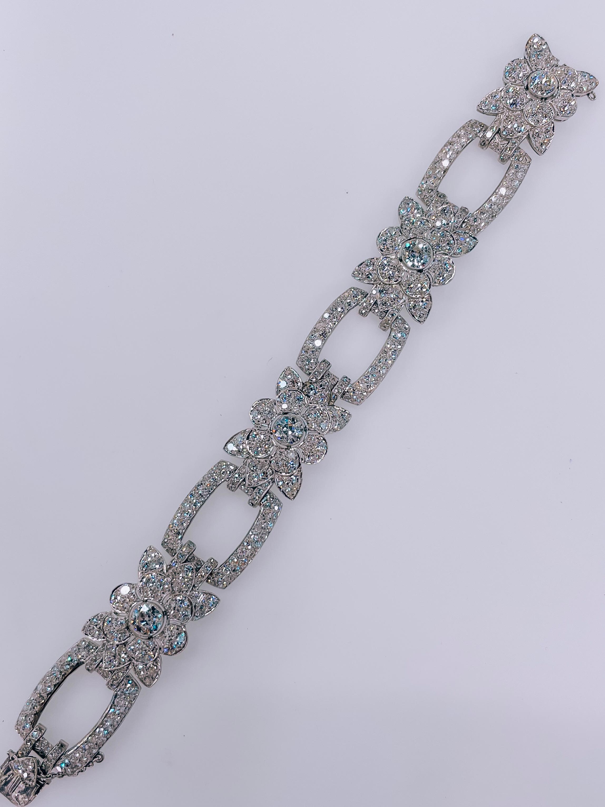 Women's 19 Carat Platinum Floral Motif Link Diamond 1930s Bracelet