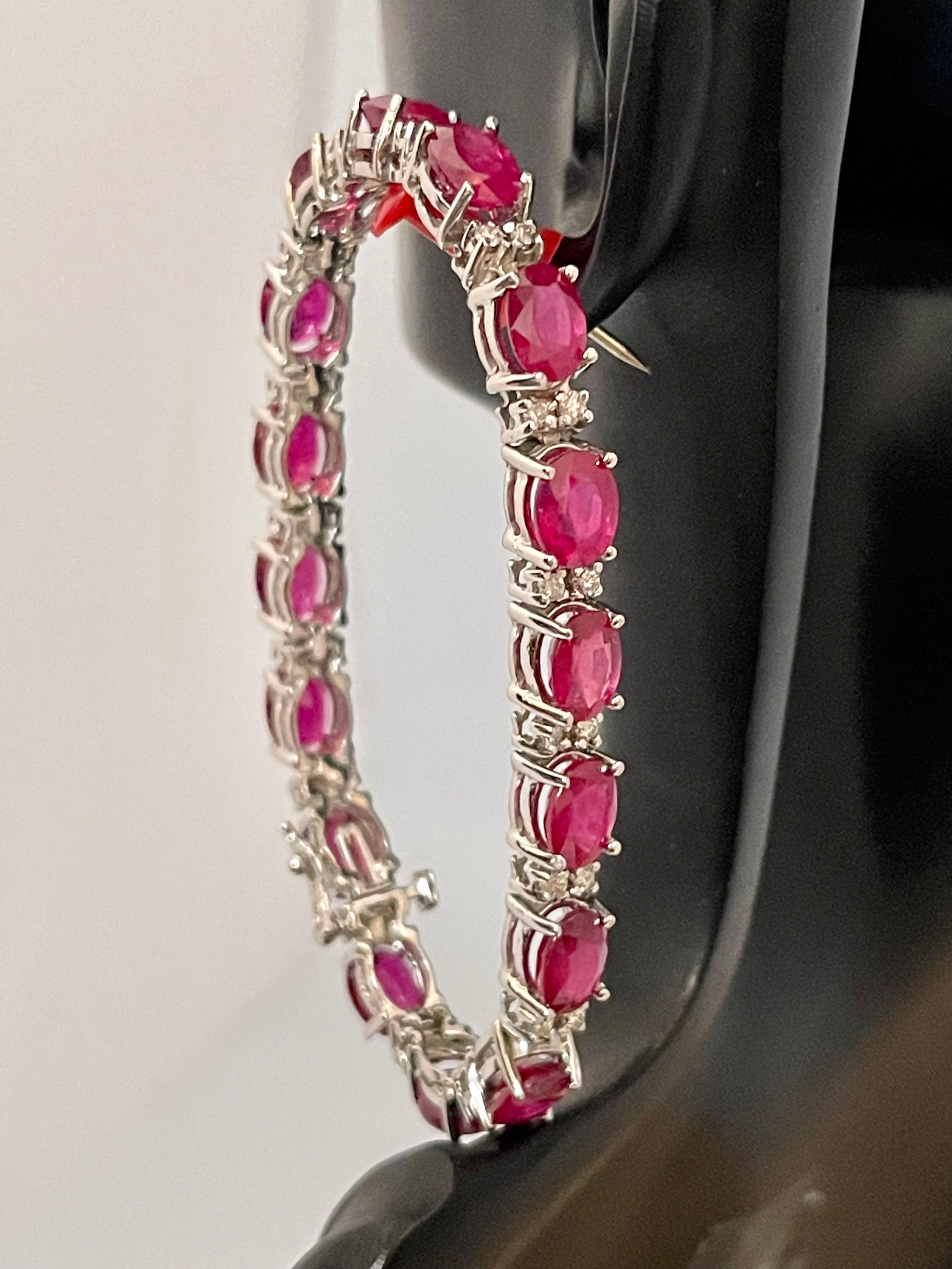 Bracelet Tennis Affordable 19 Carat Ruby & 1 Carat Diamond 14 Karat White Gold en vente 8