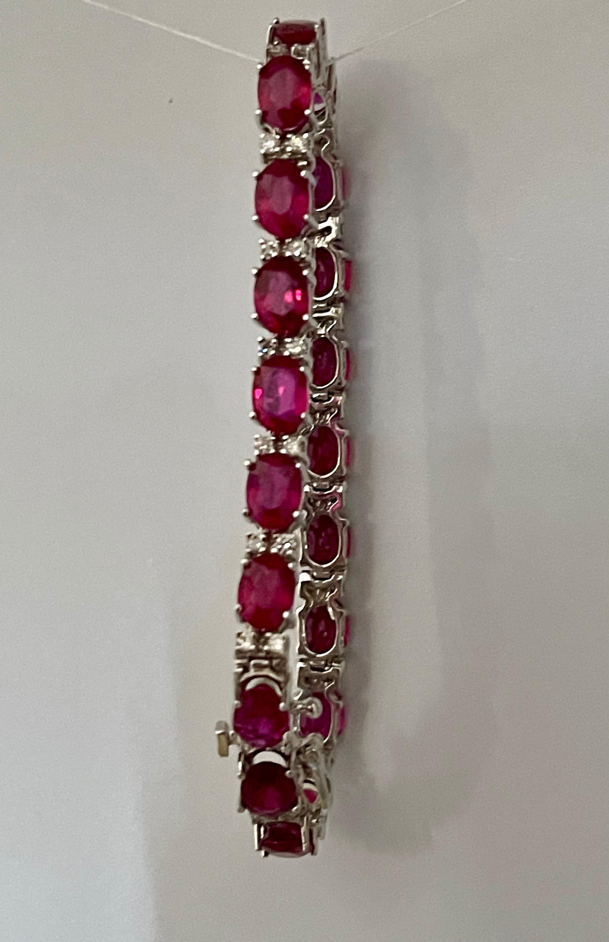 Bracelet Tennis Affordable 19 Carat Ruby & 1 Carat Diamond 14 Karat White Gold en vente 4