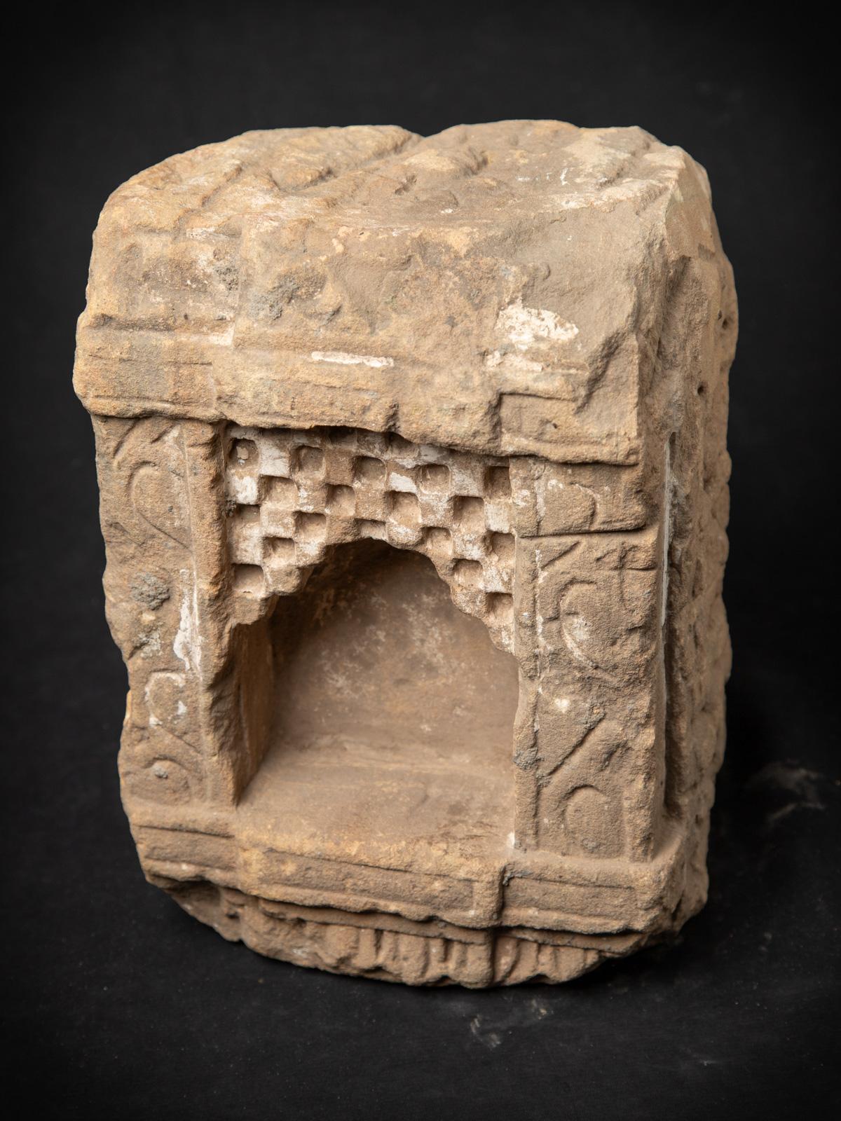 XIX secolo Tempio indiano in pietra arenaria del 19° secolo - OriginalBuddhas in vendita