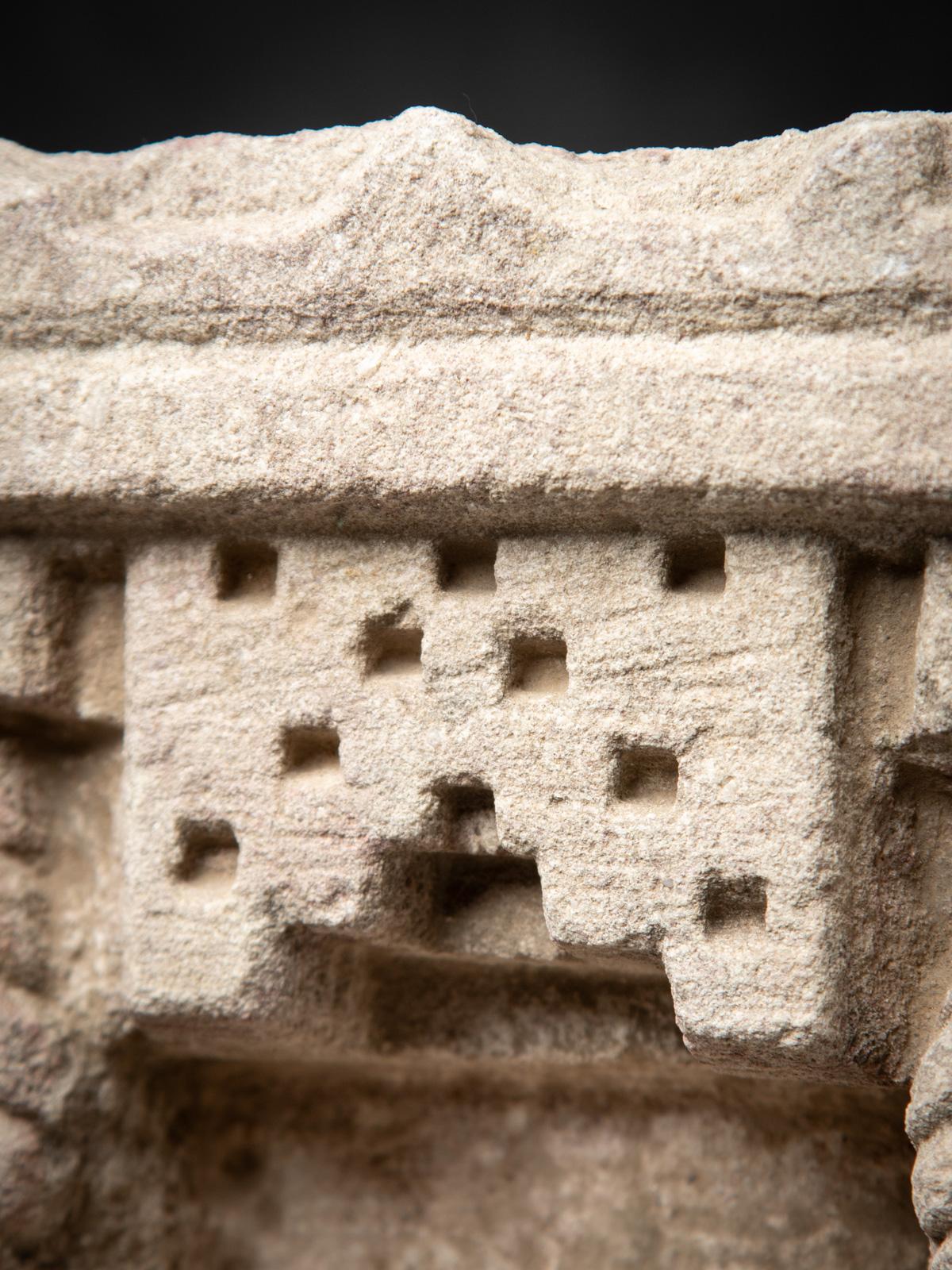 19ème siècle Sanctuaire antique en grès de l'Inde - OriginalBuddhas en vente 5