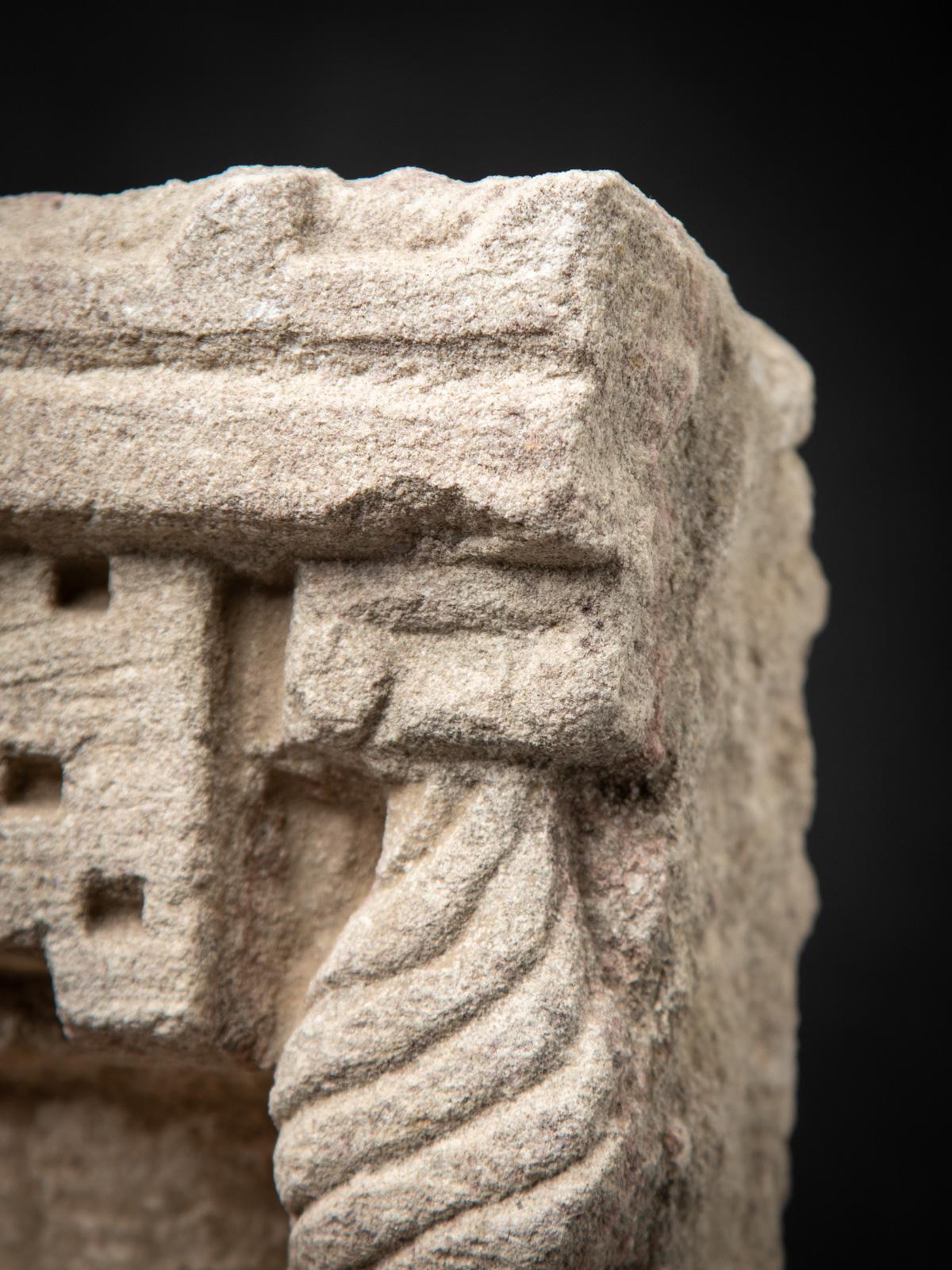 19ème siècle Sanctuaire antique en grès de l'Inde - OriginalBuddhas en vente 7