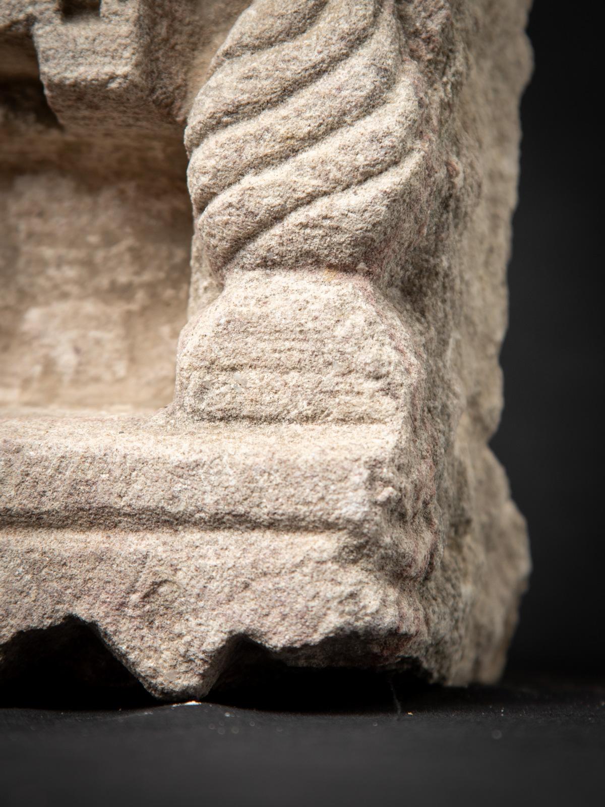 19ème siècle Sanctuaire antique en grès de l'Inde - OriginalBuddhas en vente 8