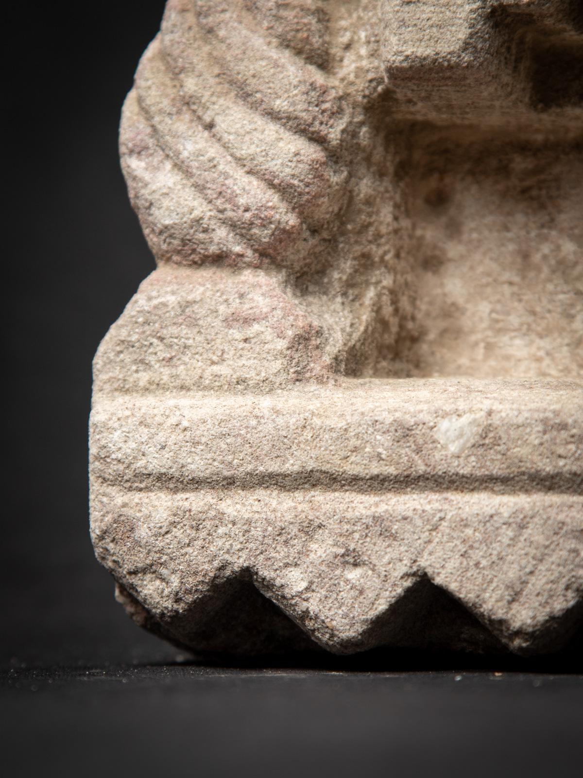 19ème siècle Sanctuaire antique en grès de l'Inde - OriginalBuddhas en vente 9