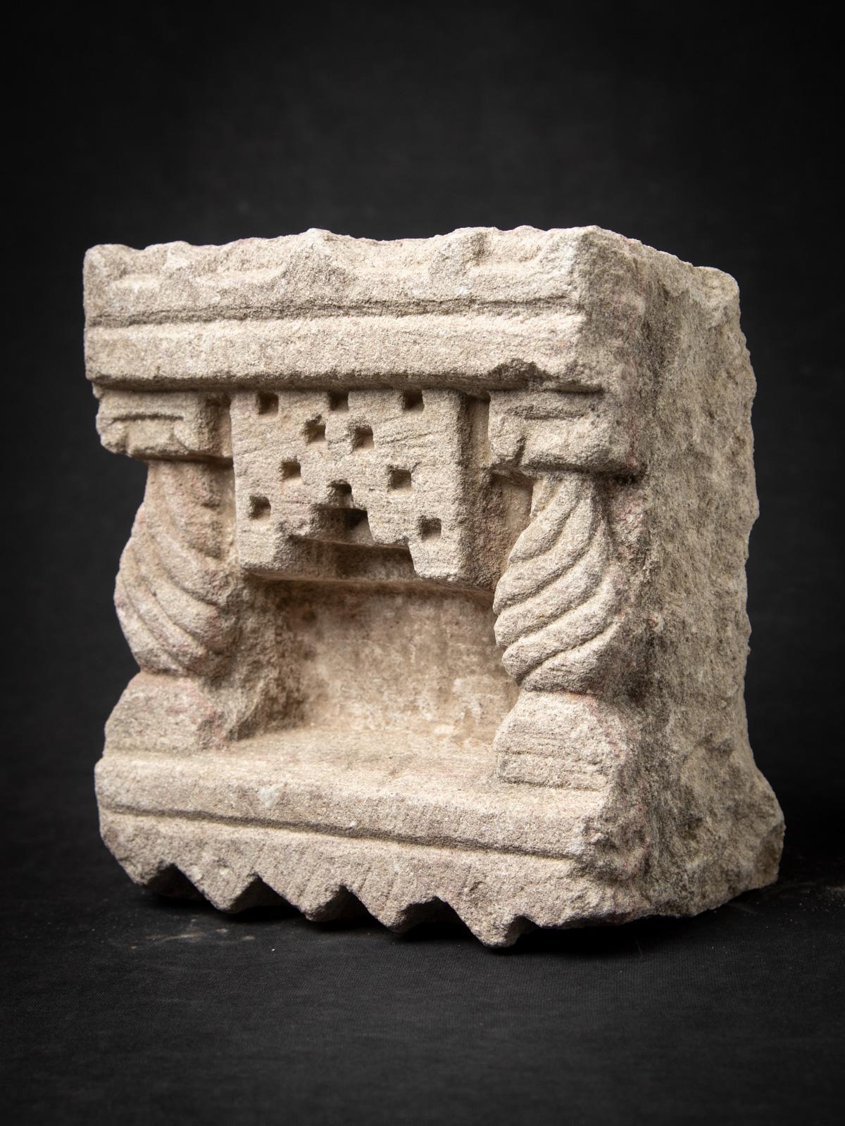 Indien 19ème siècle Sanctuaire antique en grès de l'Inde - OriginalBuddhas en vente