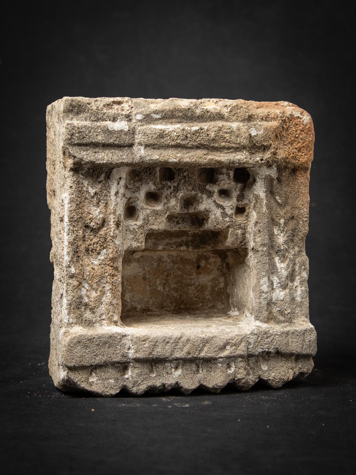 XIXe siècle 19ème siècle Sanctuaire antique en grès de l'Inde - OriginalBuddhas en vente