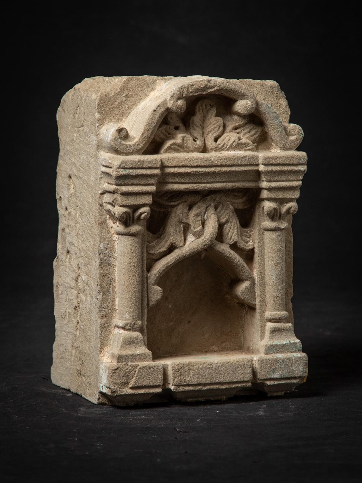 Grès 19ème siècle Sanctuaire antique en grès de l'Inde - OriginalBuddhas en vente