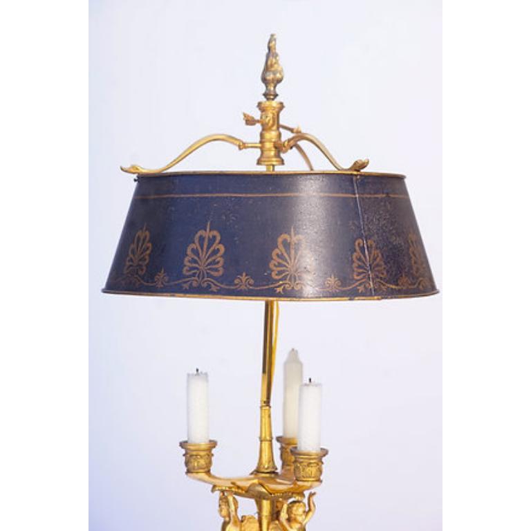Français Lampe bouillotte du 19ème siècle à motif de chérubin et abat-jour en tôle peinte en vente