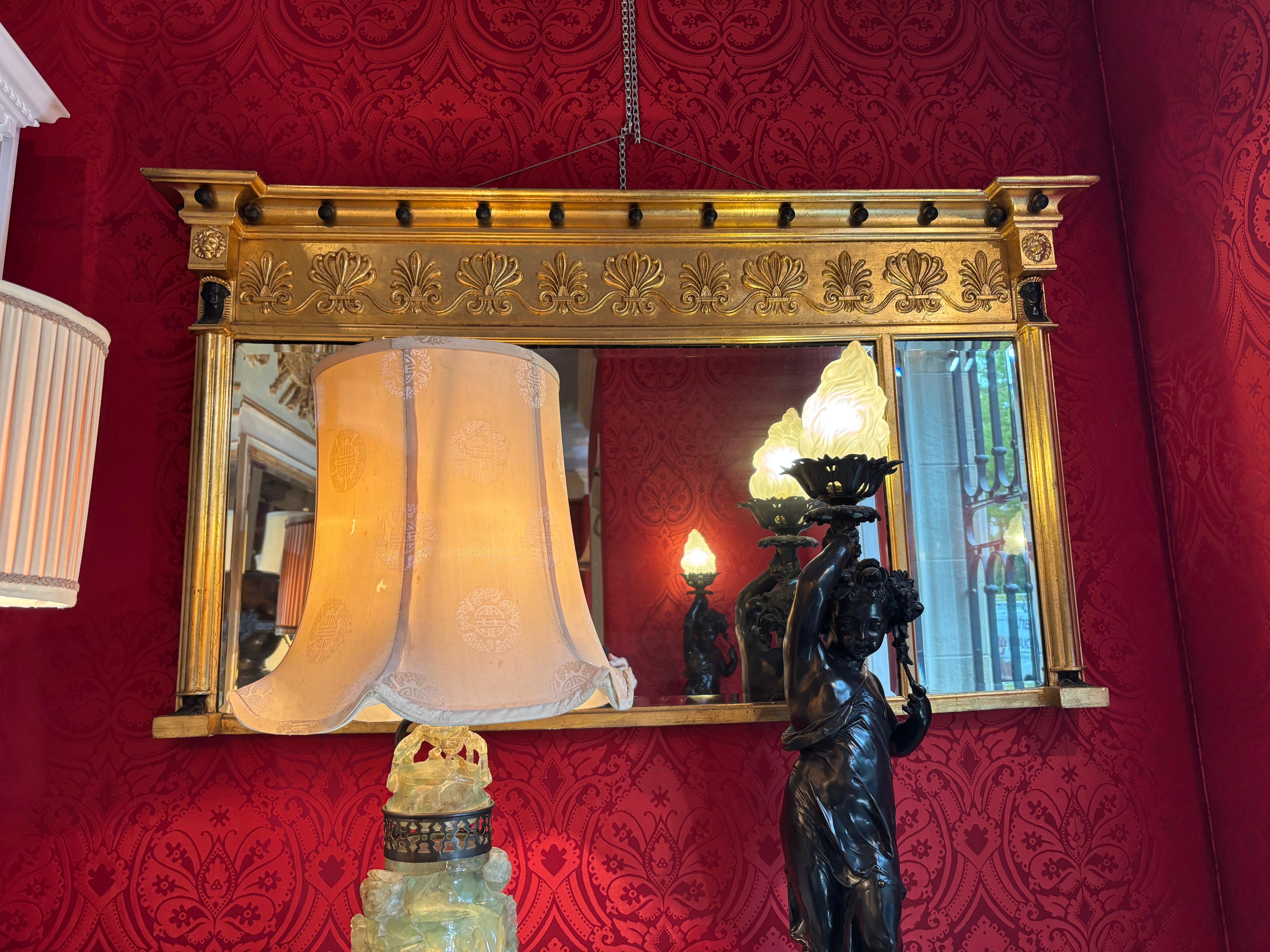 Miroir en bois doré néo-classique anglais de style Régence du XIXe siècle en vente 3