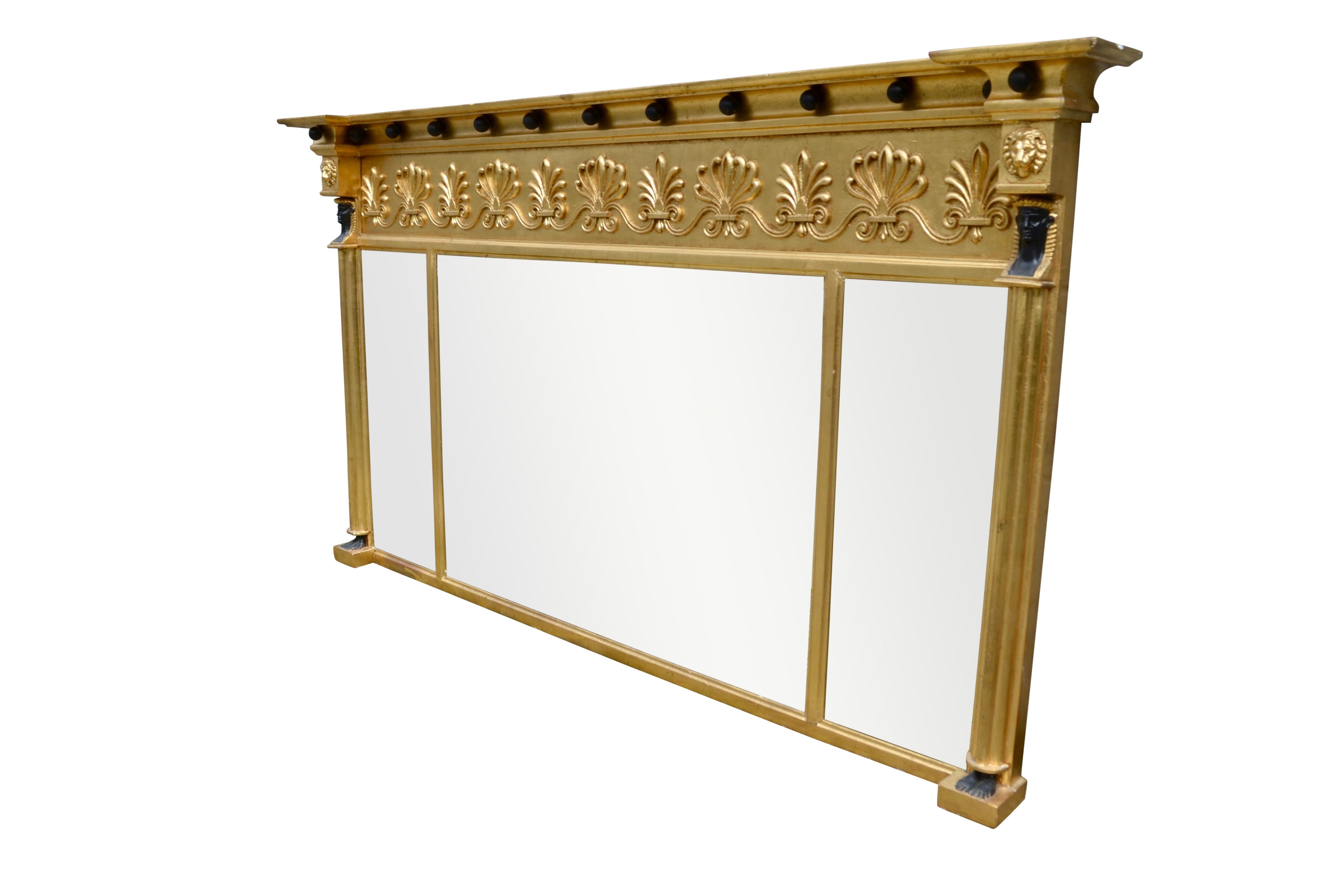 Anglais Miroir en bois doré néo-classique anglais de style Régence du XIXe siècle en vente
