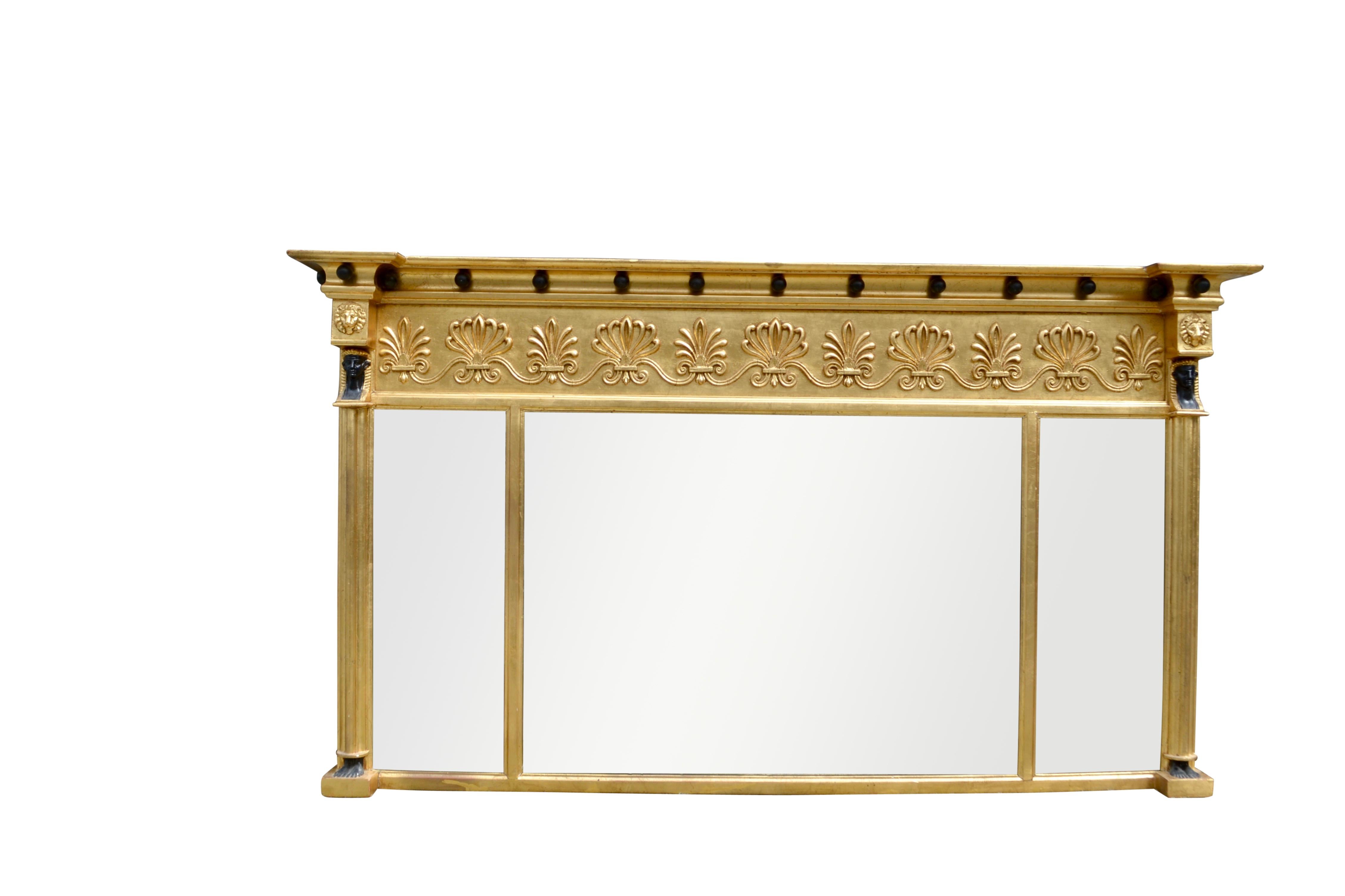 Bois doré Miroir en bois doré néo-classique anglais de style Régence du XIXe siècle en vente
