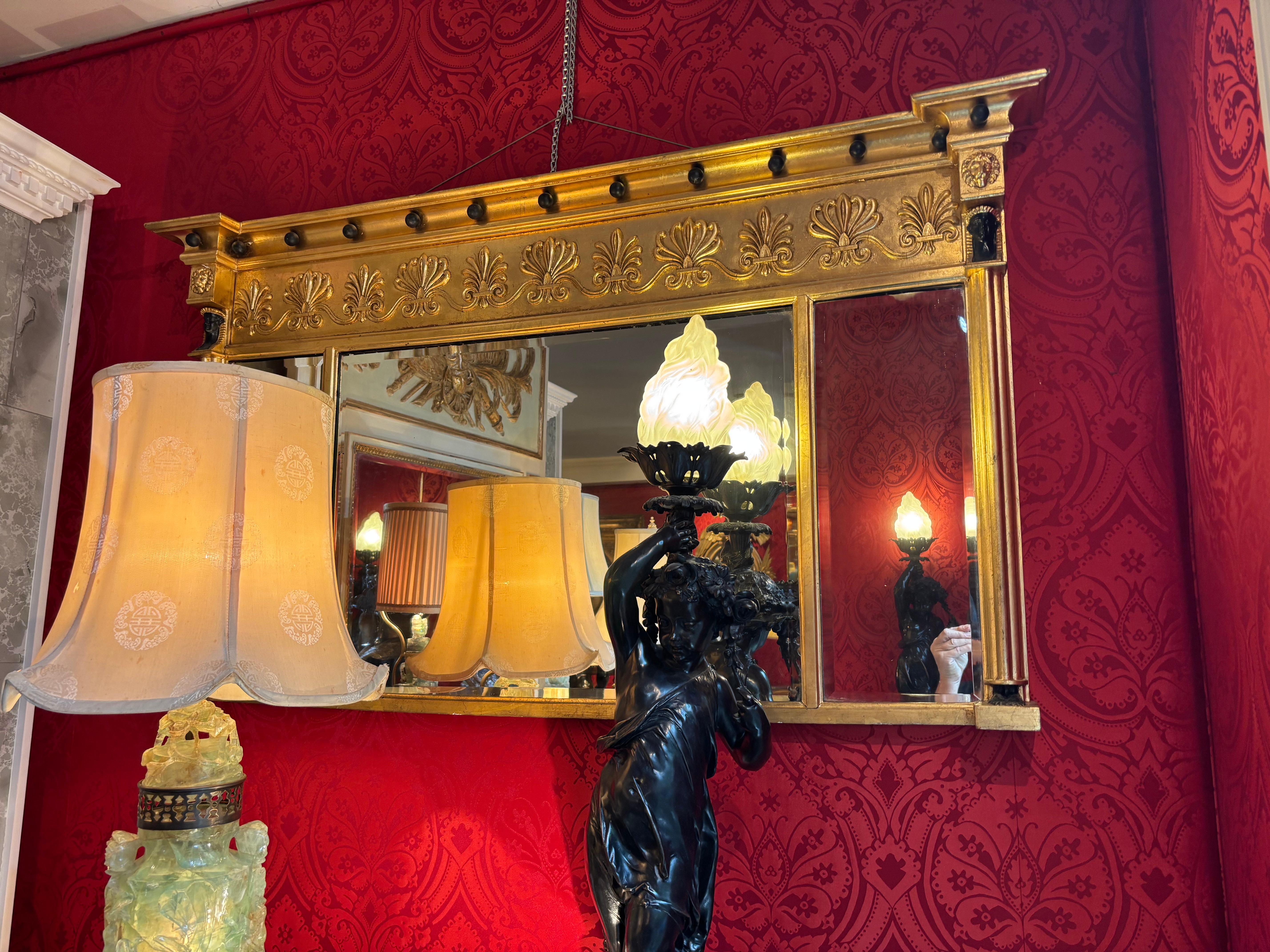 Miroir en bois doré néo-classique anglais de style Régence du XIXe siècle en vente 1