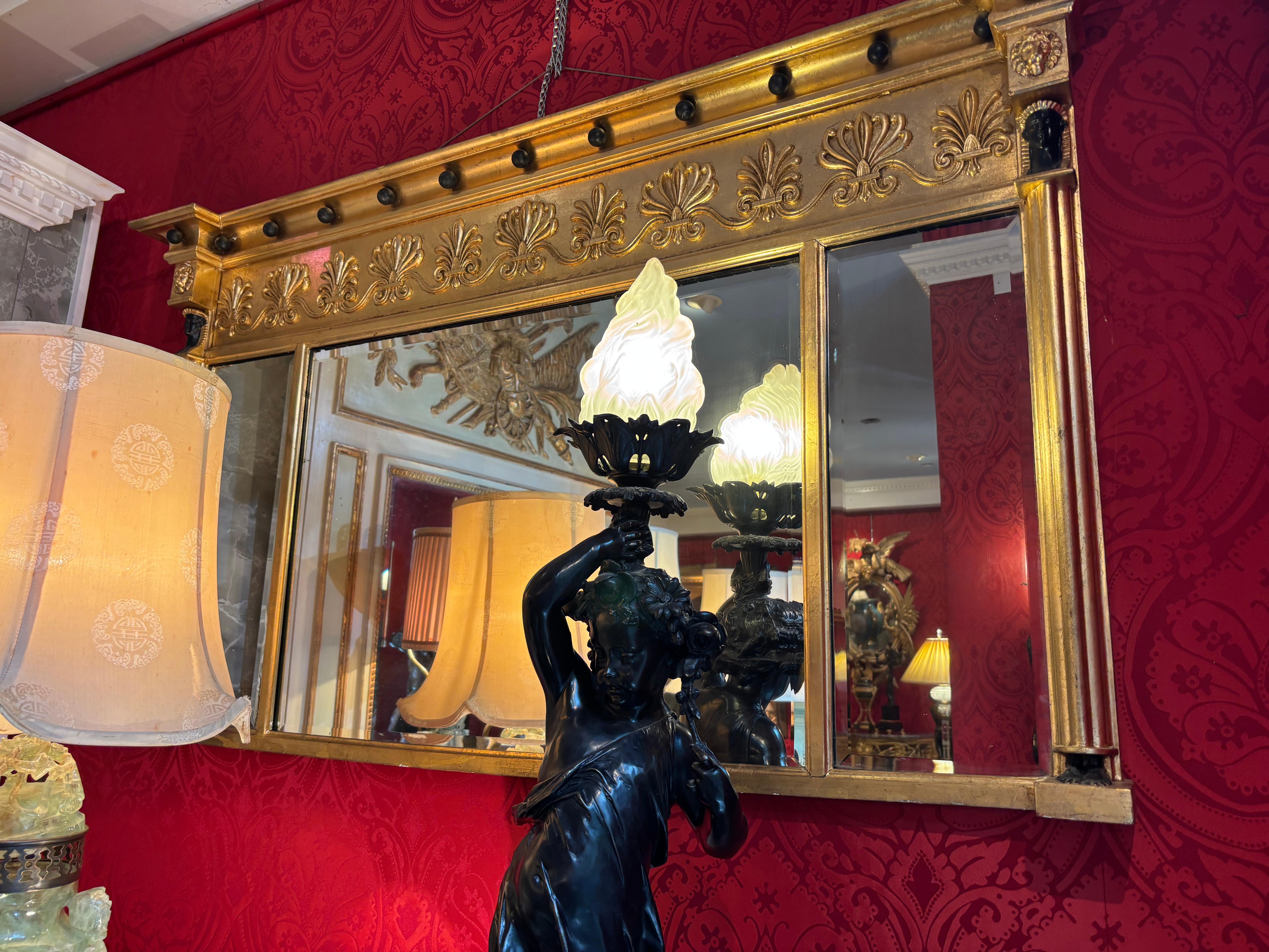 Miroir en bois doré néo-classique anglais de style Régence du XIXe siècle en vente 2