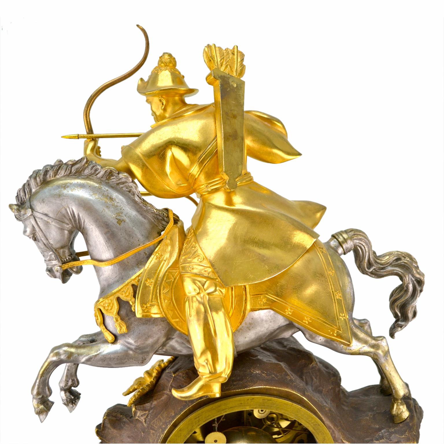 Reloj francés del siglo XIX con un guerrero oriental arquero a caballo Napoleón III en venta