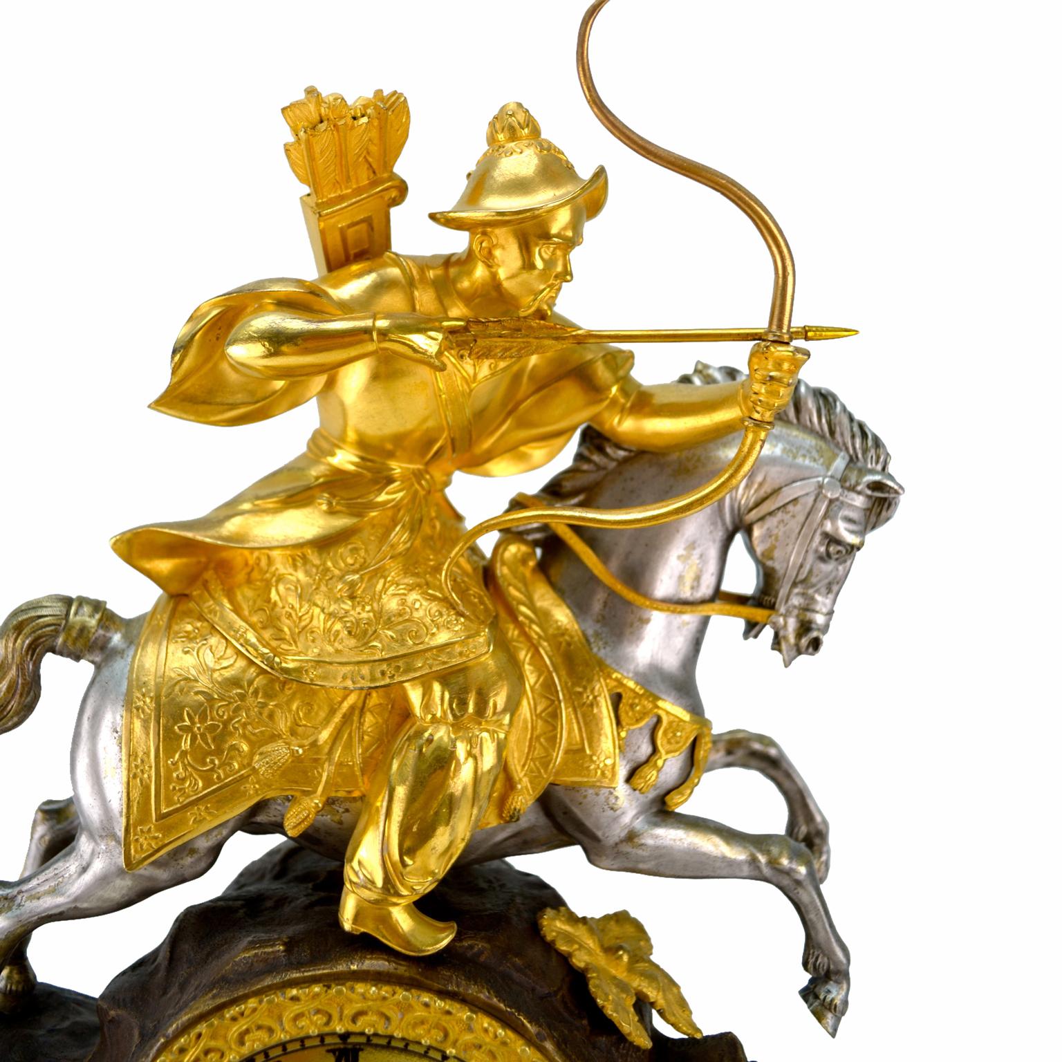 Reloj francés del siglo XIX con un guerrero oriental arquero a caballo Francés en venta