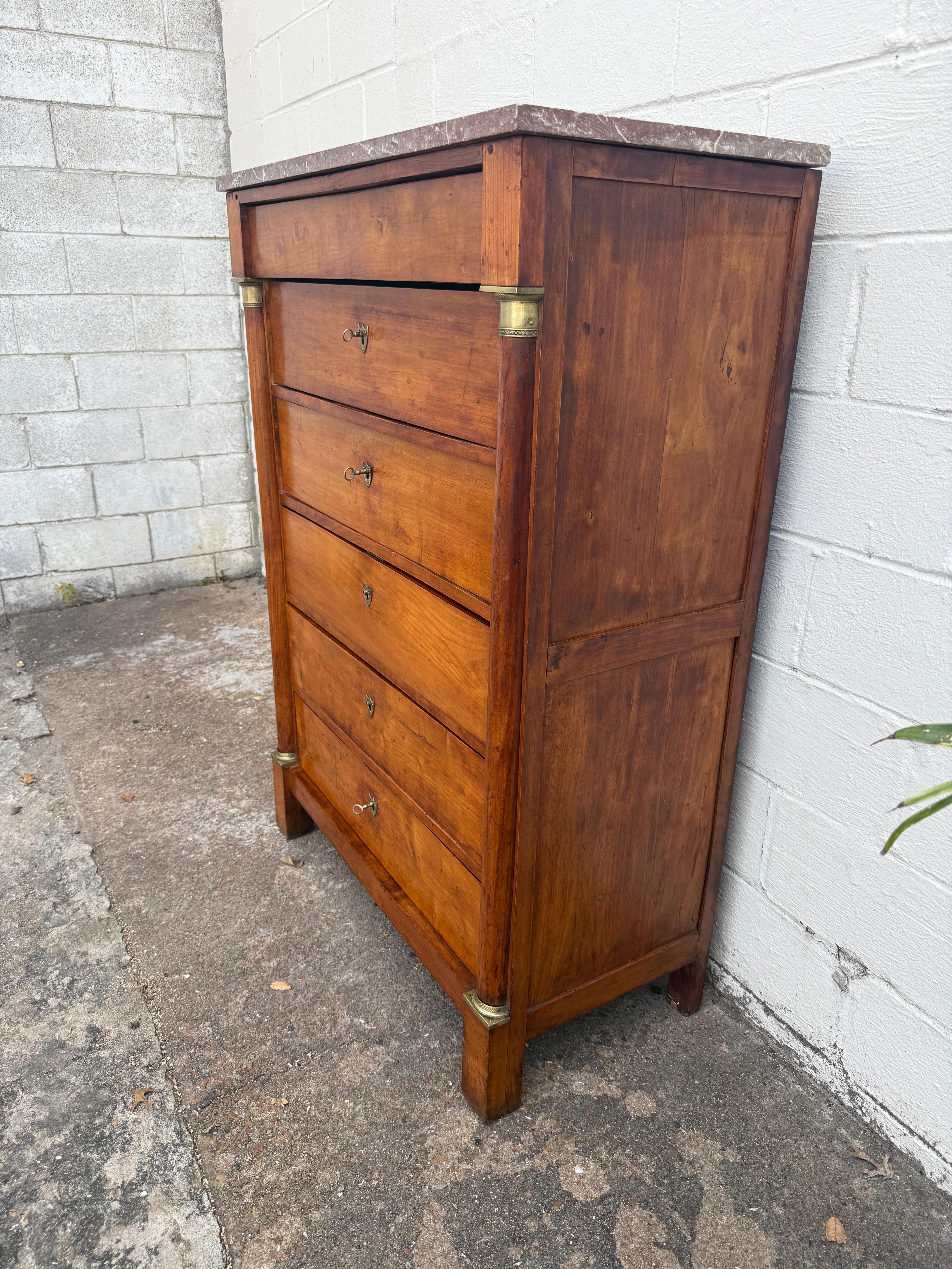 Lucidato Cassapanca Impero francese del 19° secolo con piano in marmo in vendita