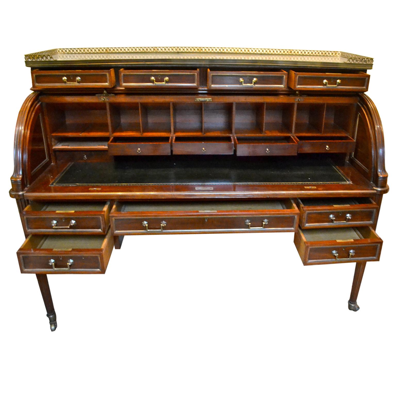 19th Century French Louis XVI Style Mahogany Cylinder Desk For Sale 1