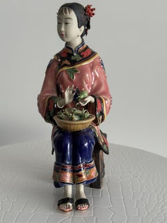 19 Century Porcelain Sculpture of Chinese Antique, Girl with fruit basket