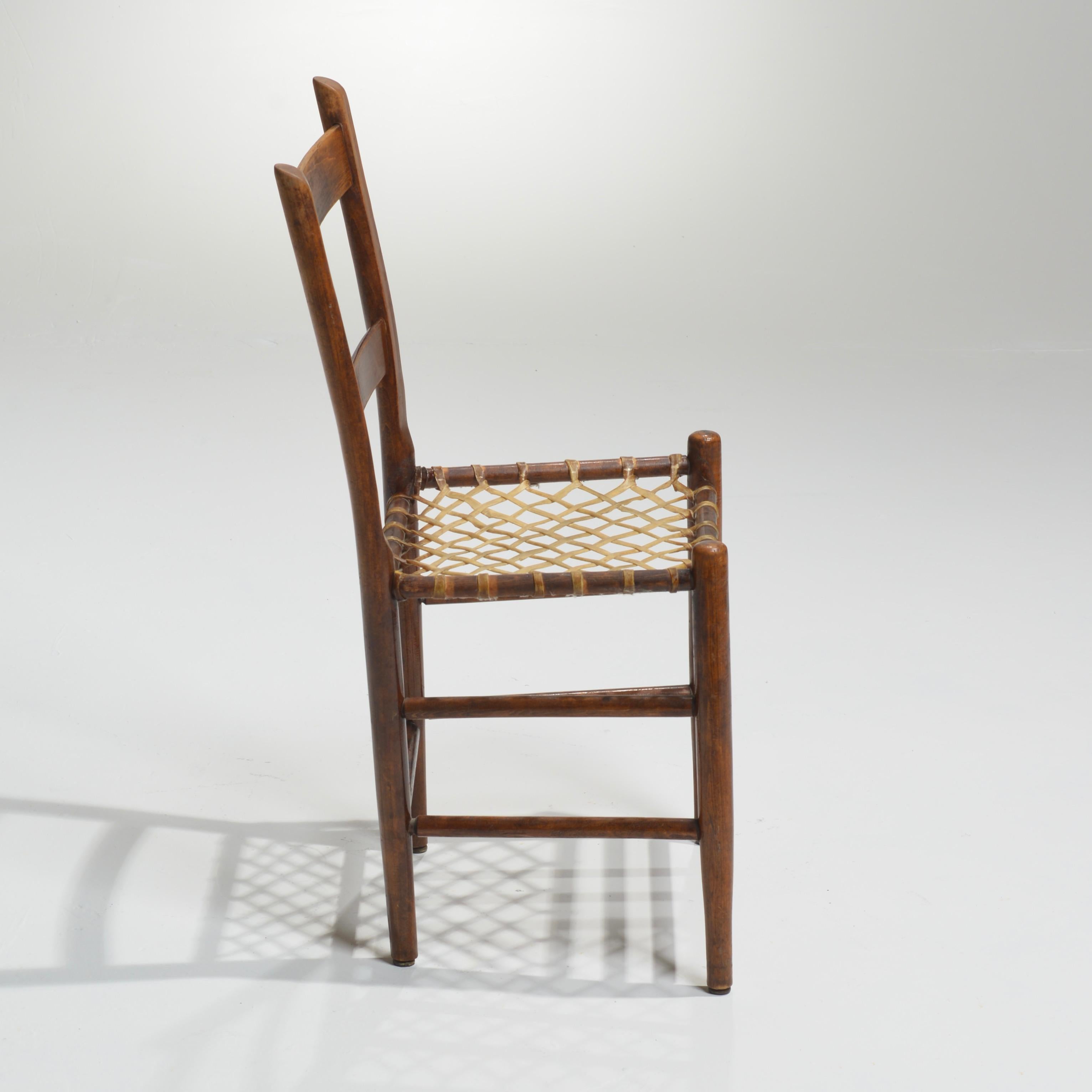 Primitive Stühle aus Rohleder des 19. Jahrhunderts, um 1850 im Angebot 6