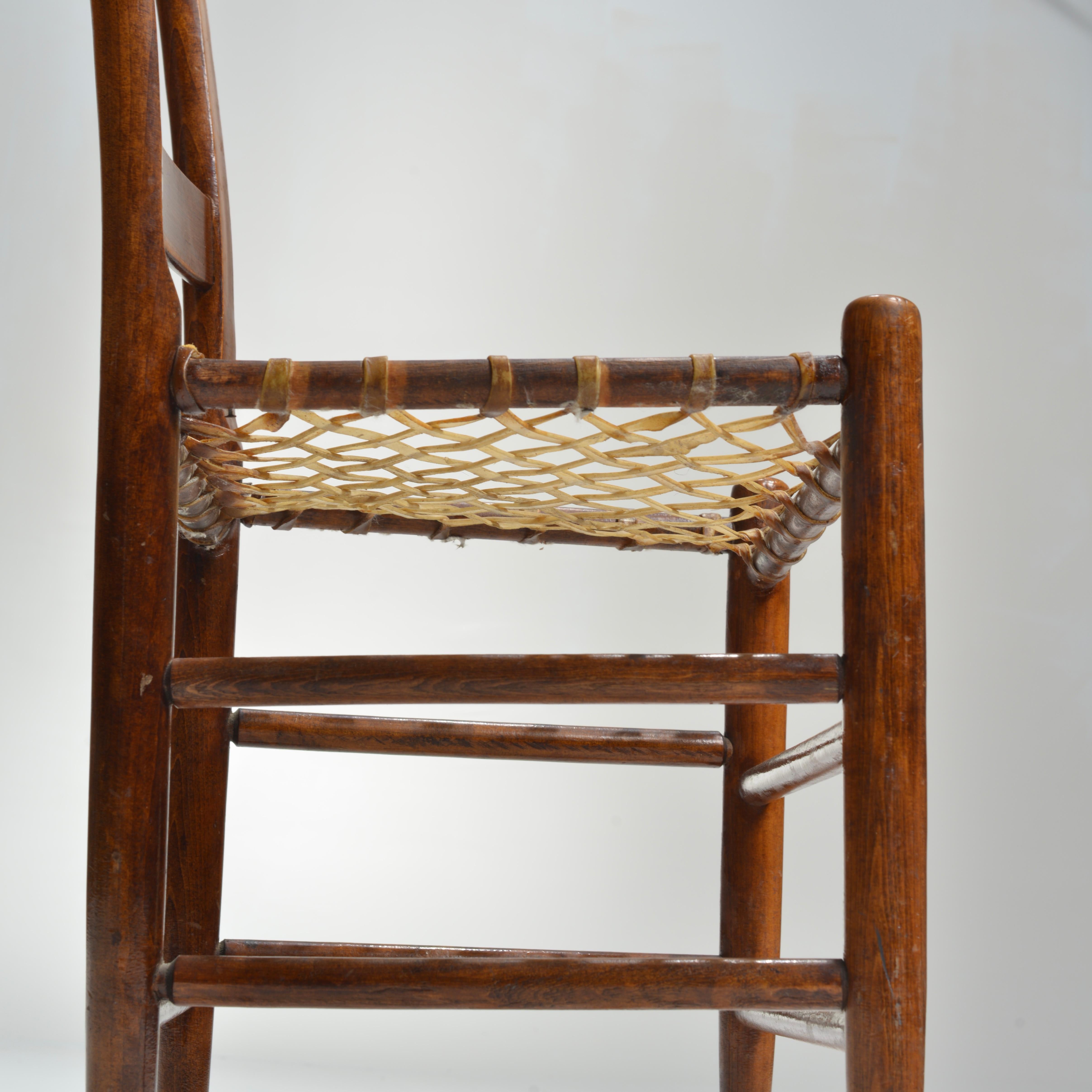 Primitive Stühle aus Rohleder des 19. Jahrhunderts, um 1850 im Angebot 7