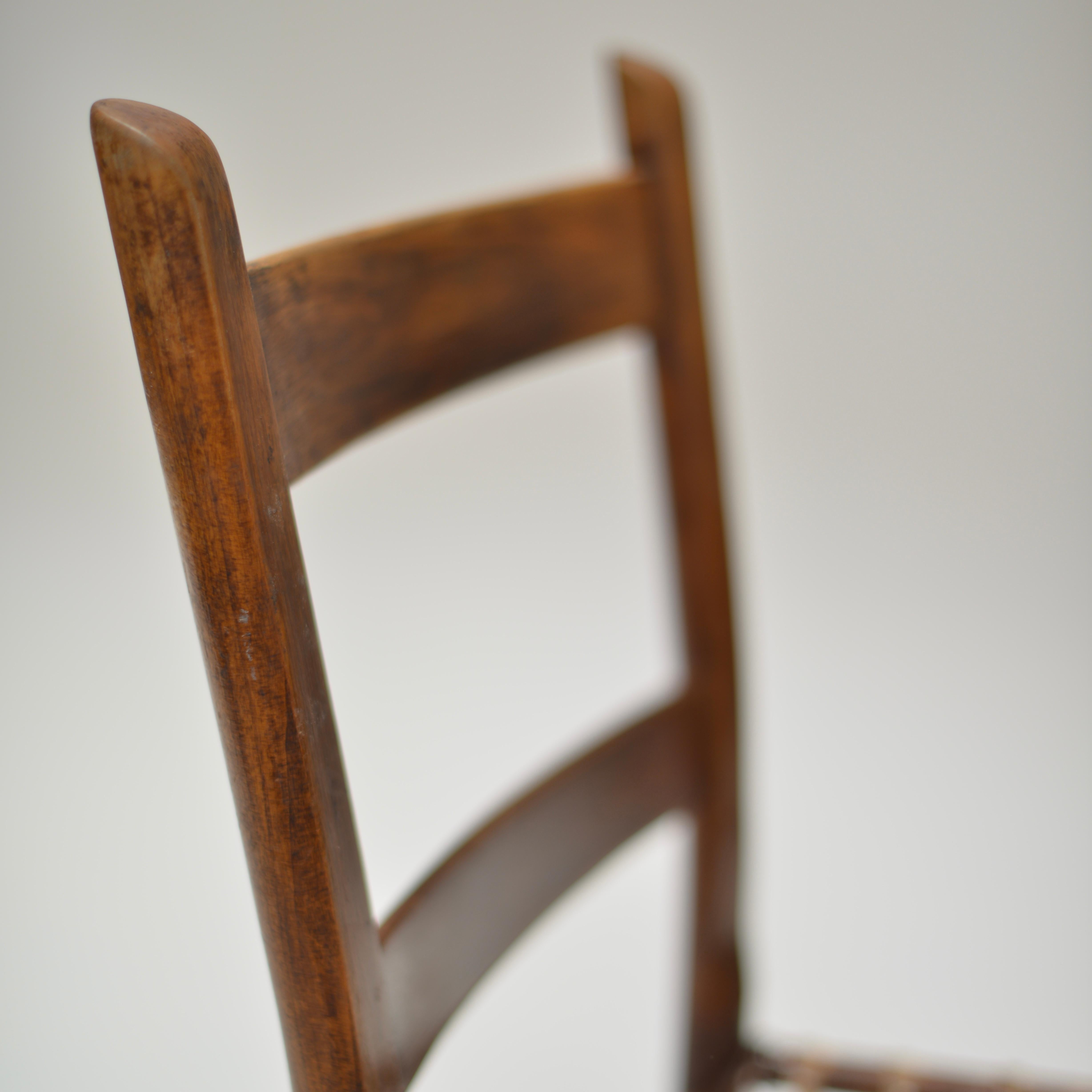 Primitive Stühle aus Rohleder des 19. Jahrhunderts, um 1850 im Angebot 15