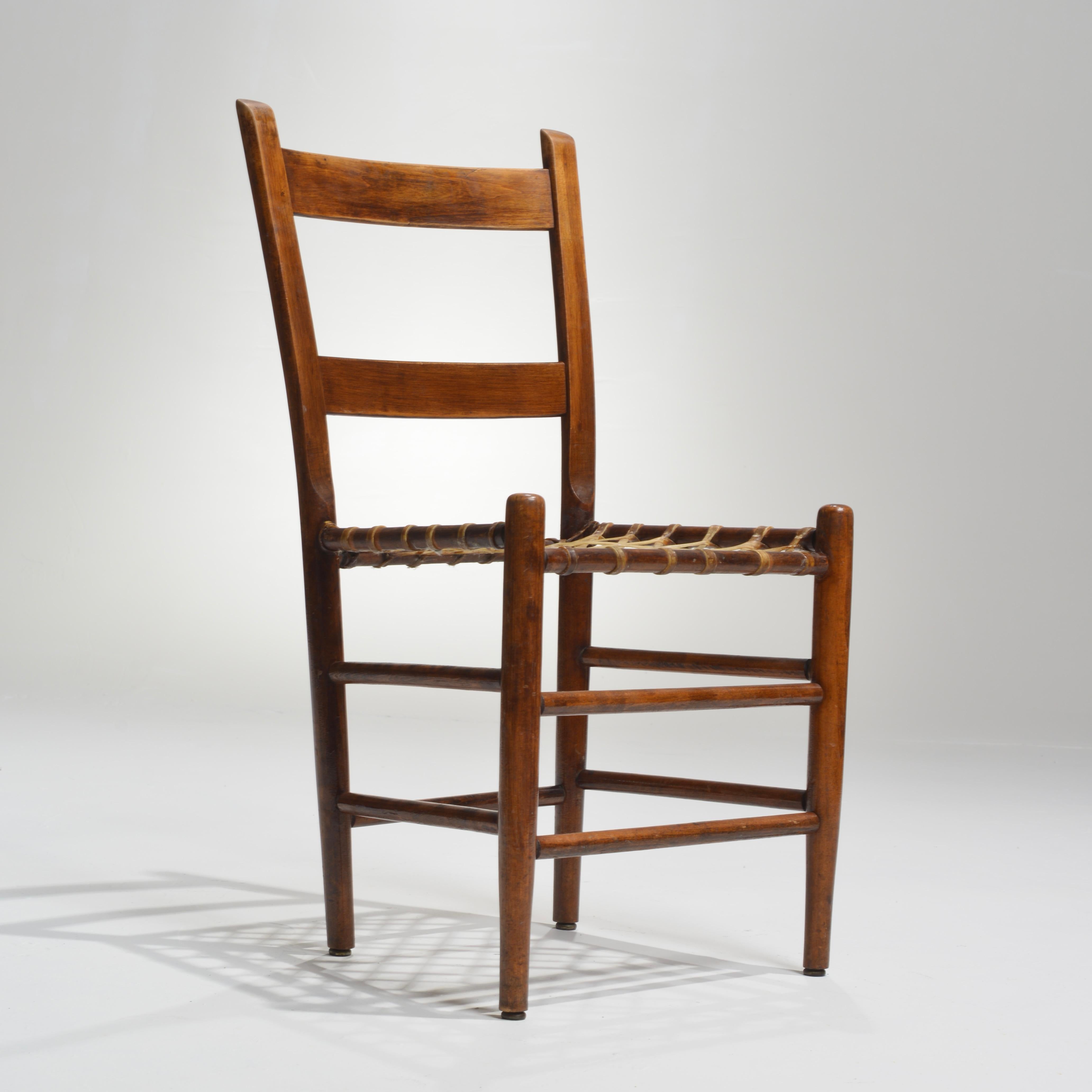 Primitive Stühle aus Rohleder des 19. Jahrhunderts, um 1850 im Zustand „Gut“ im Angebot in Los Angeles, CA