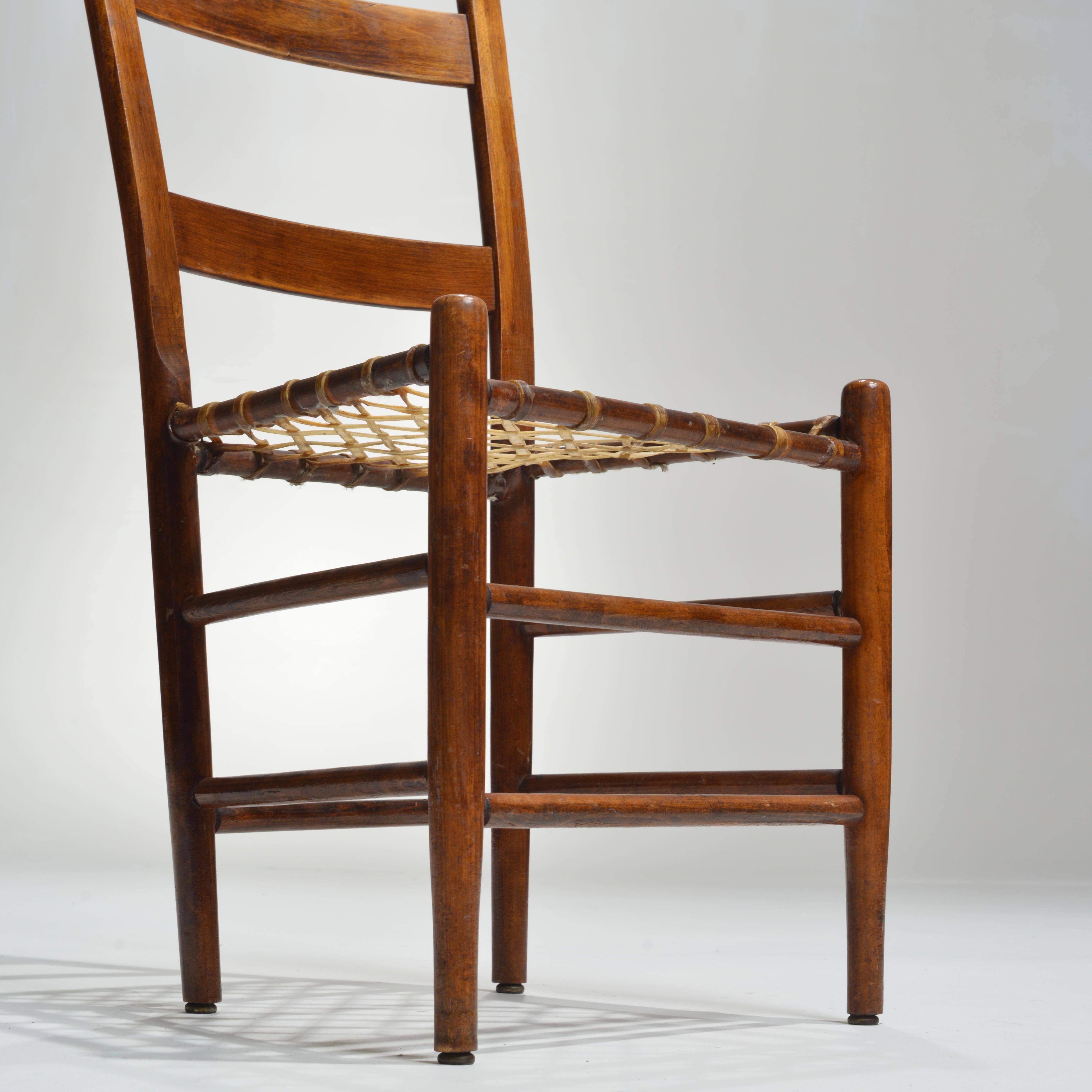 Primitive Stühle aus Rohleder des 19. Jahrhunderts, um 1850 im Angebot 3