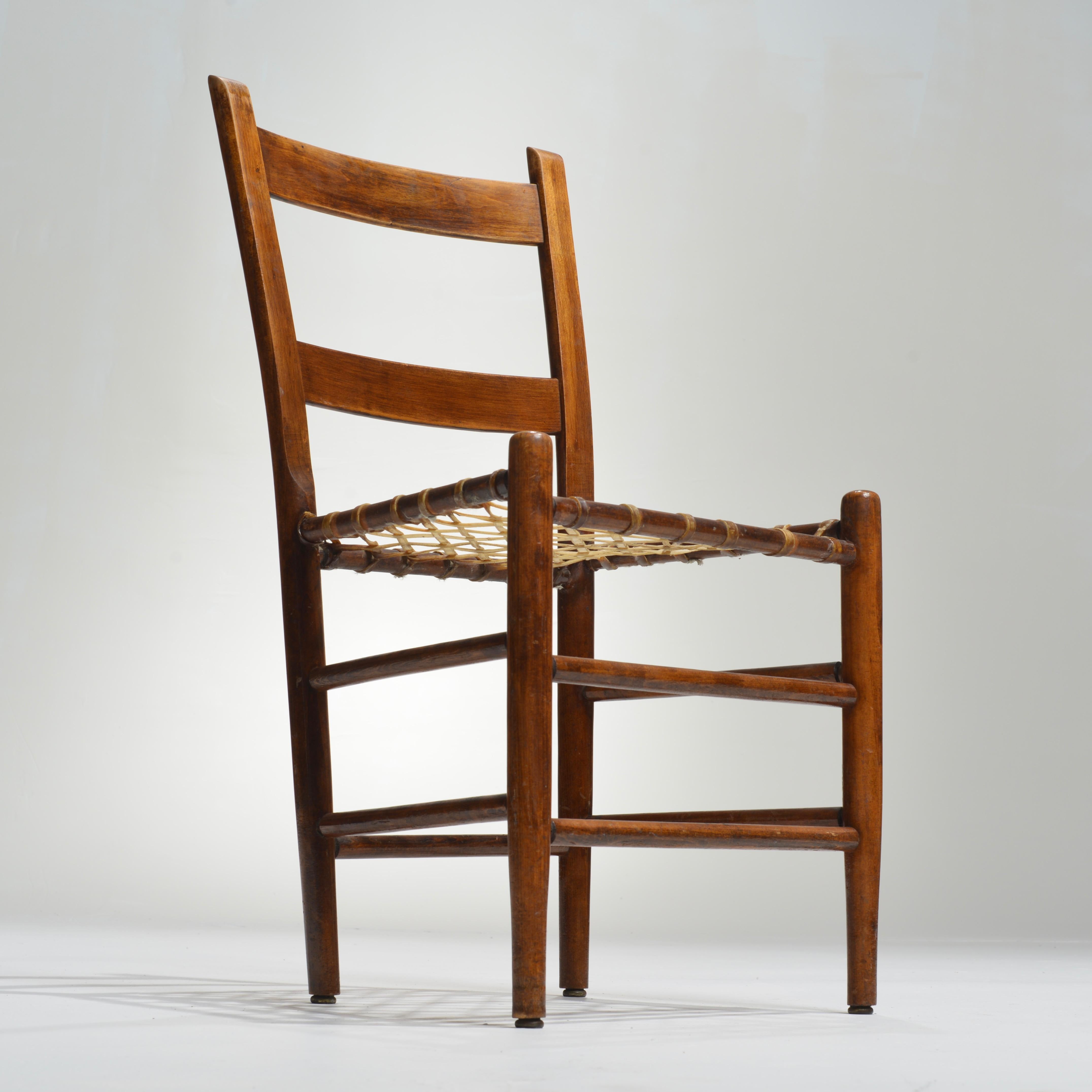 Primitive Stühle aus Rohleder des 19. Jahrhunderts, um 1850 im Angebot 4
