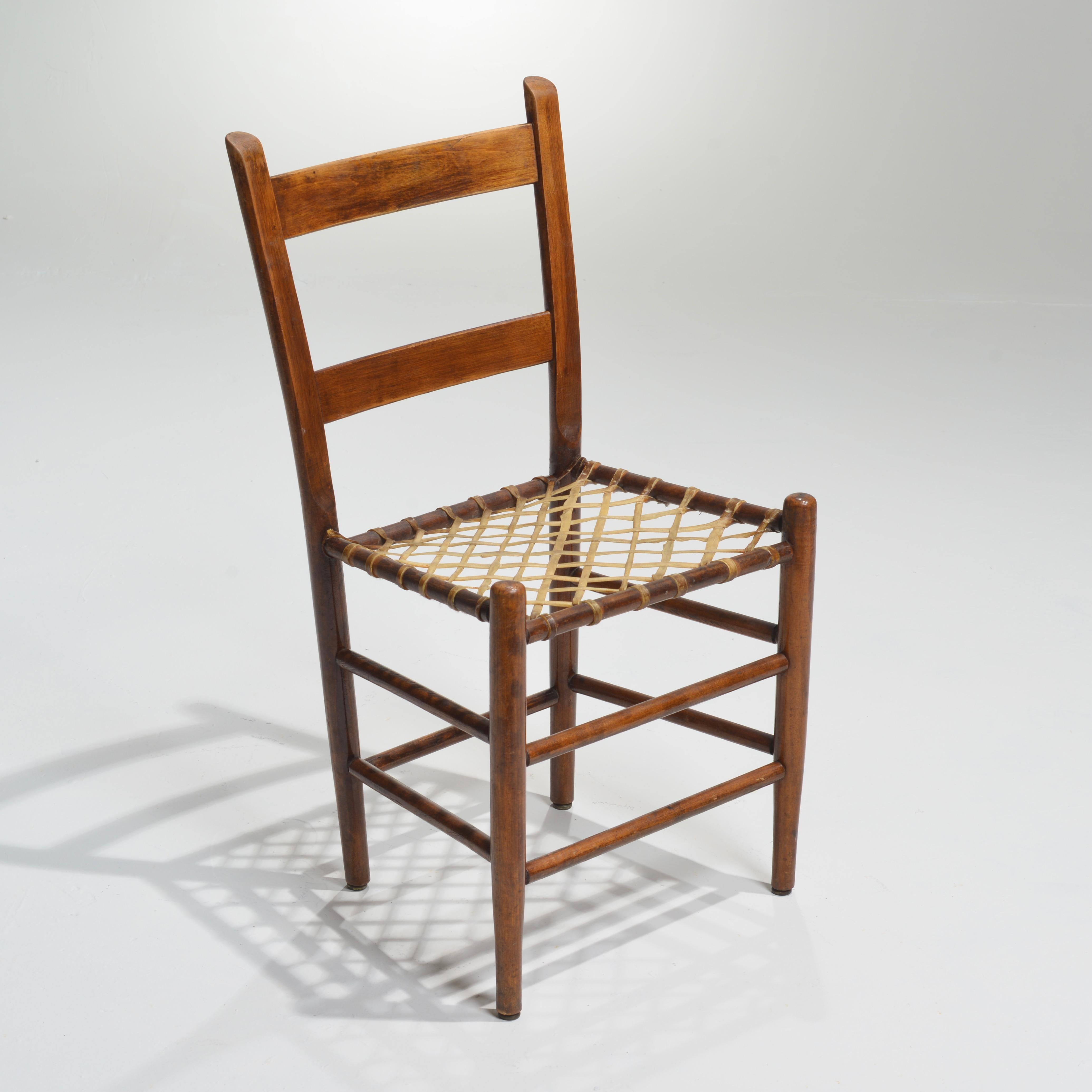 Primitive Stühle aus Rohleder des 19. Jahrhunderts, um 1850 im Angebot 5