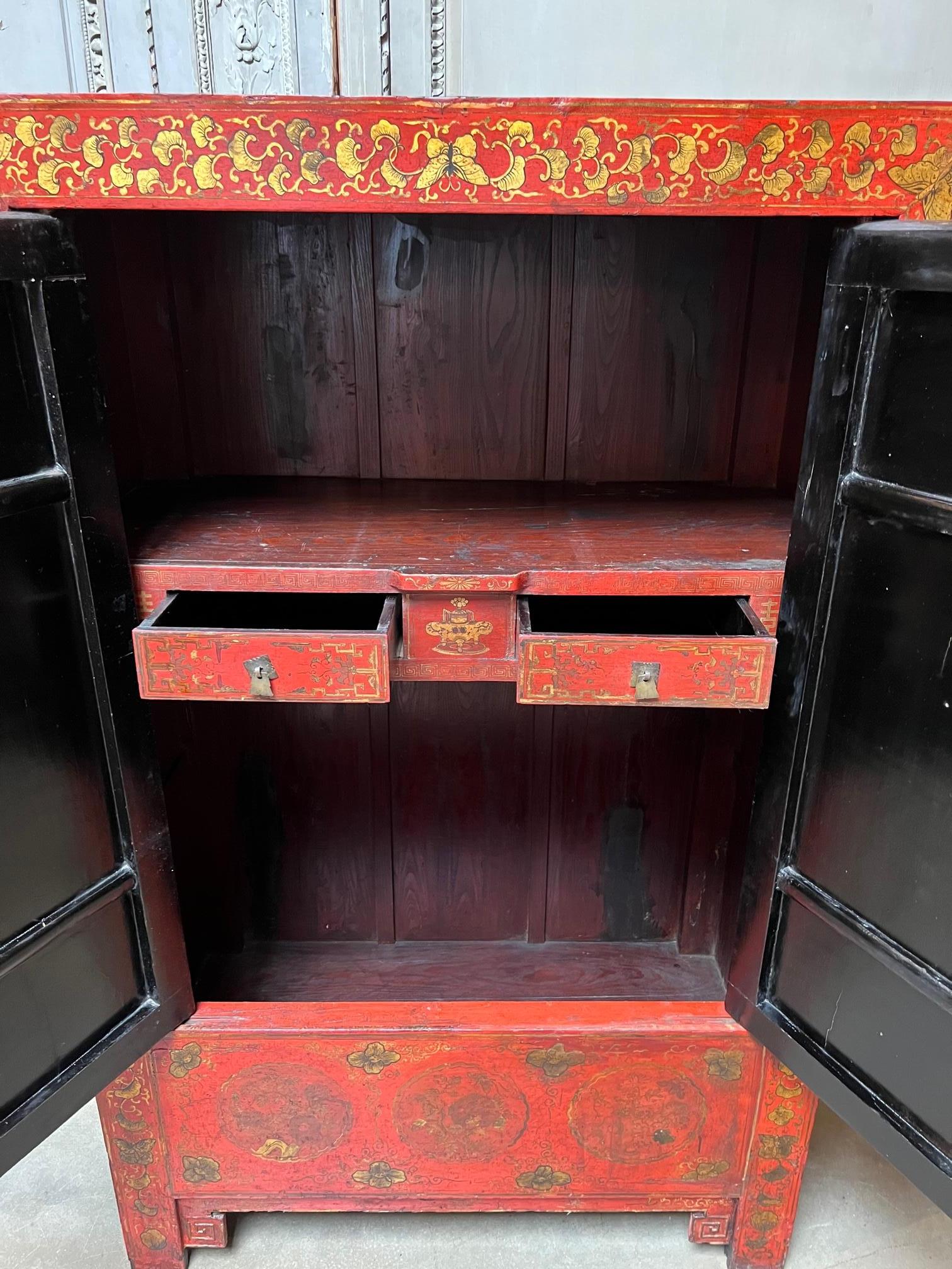 Chinoiserie 19th Century Red Lacqured Chinese Cabinet with Gilt Decoration For Sale