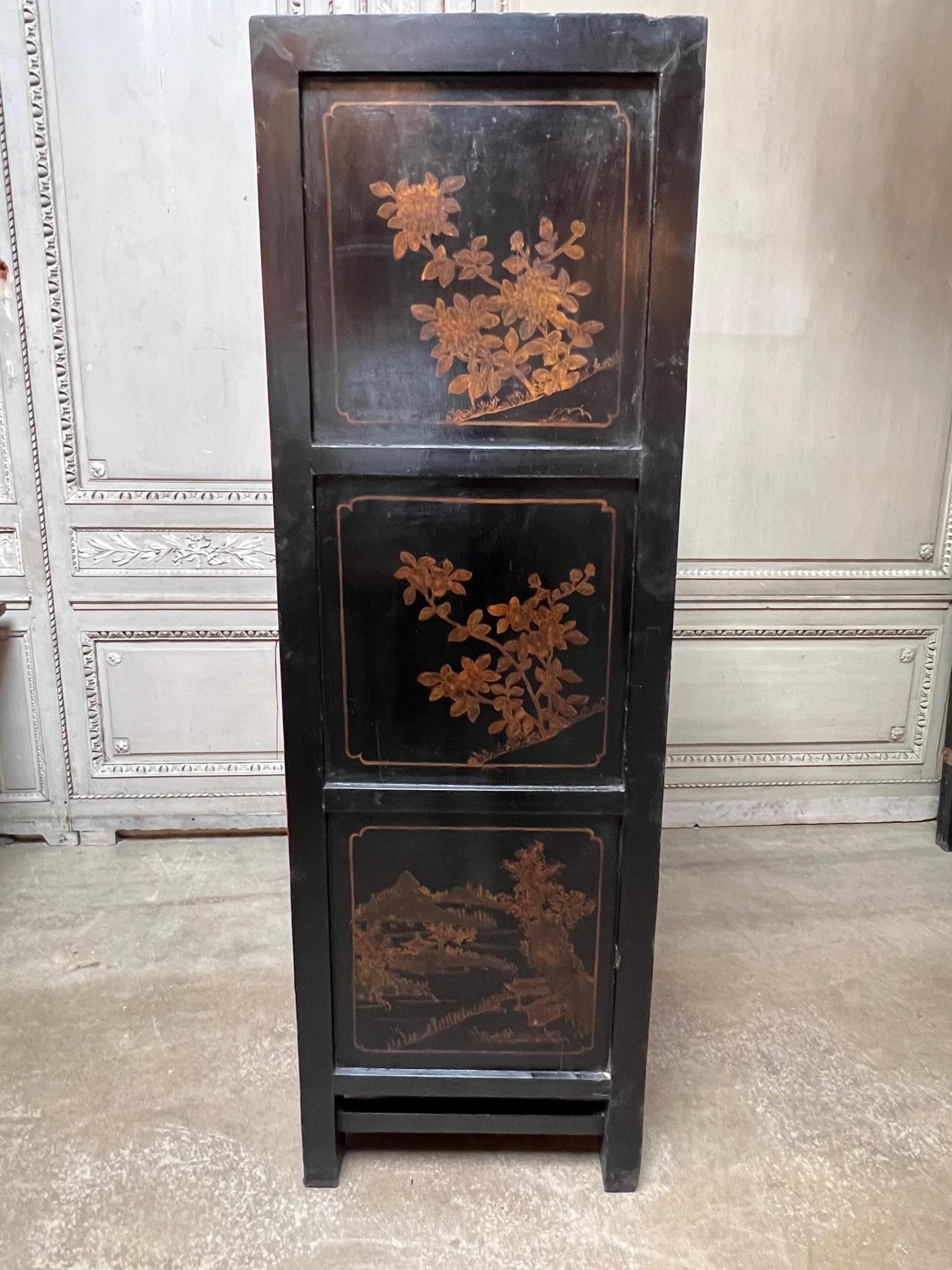 19th Century Red Lacqured Chinese Cabinet with Gilt Decoration For Sale 2