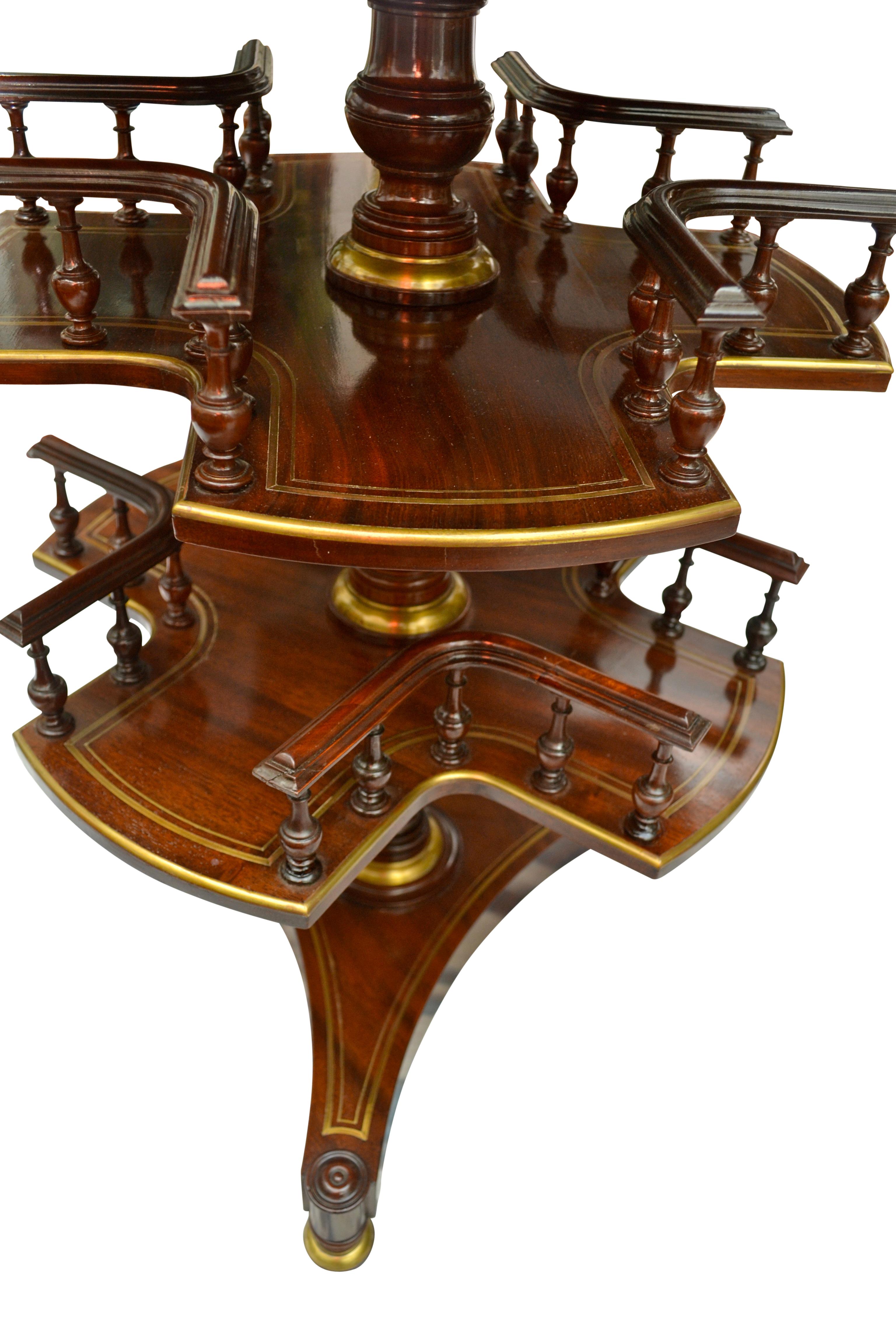 Anglais table carrousel anglaise de style Regency du 19e siècle en vente
