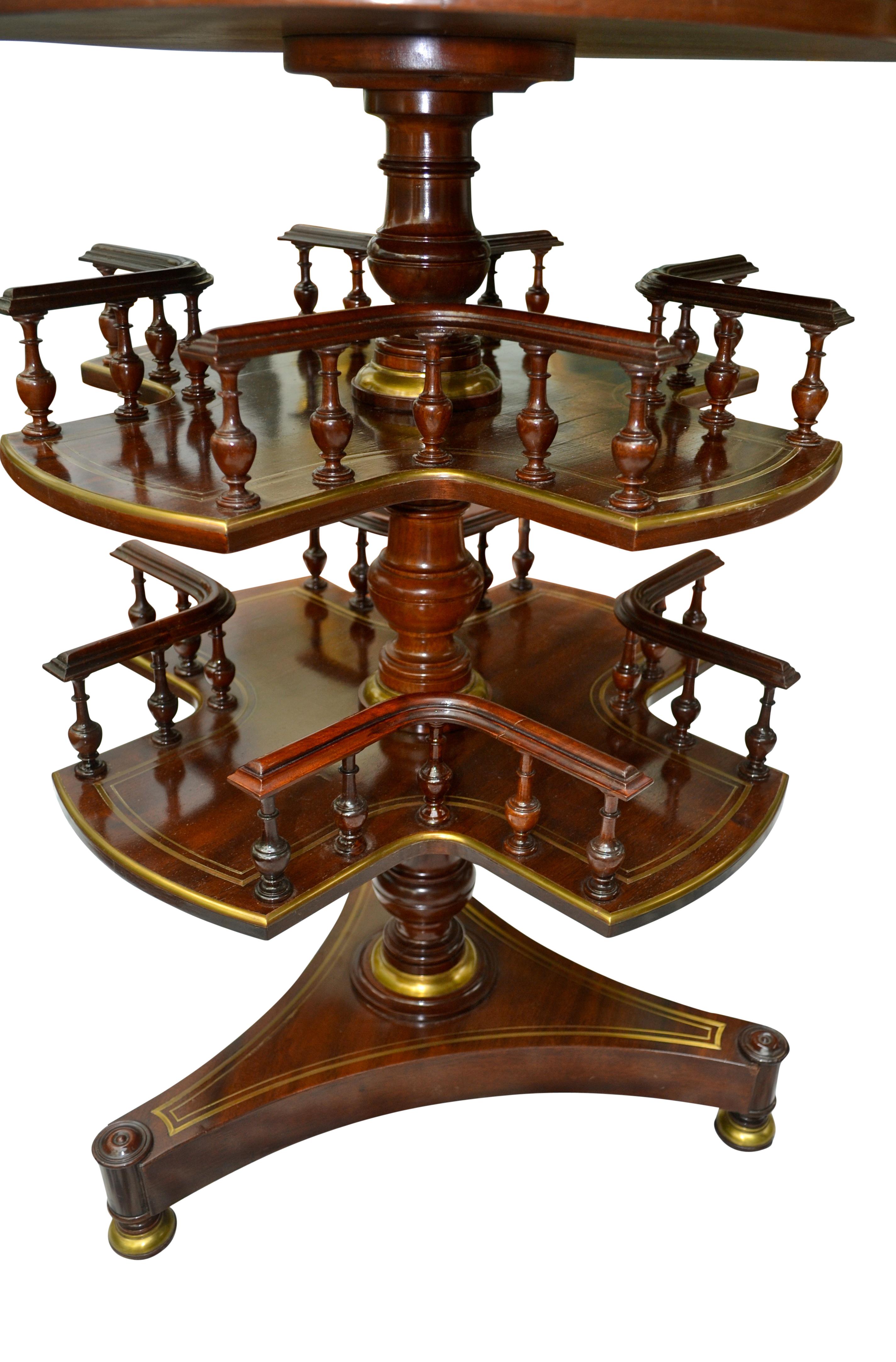 Sculpté à la main table carrousel anglaise de style Regency du 19e siècle en vente