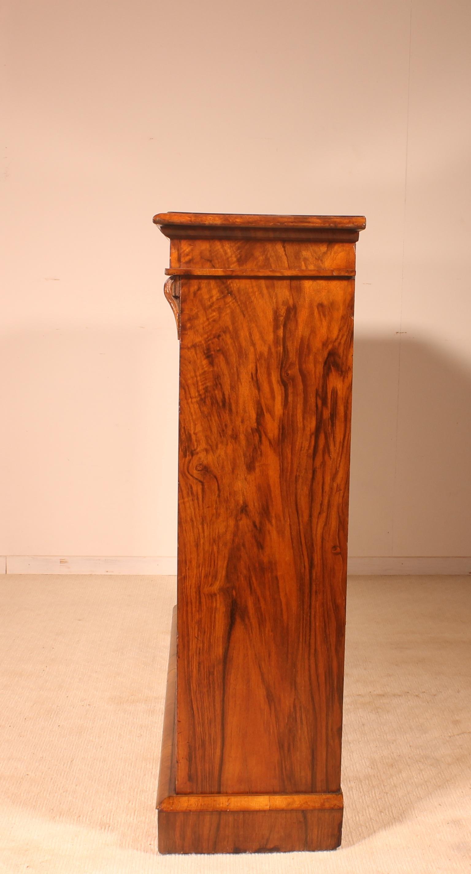 19th Century Walnut Open Bookcase from England In Good Condition In Brussels, Brussels