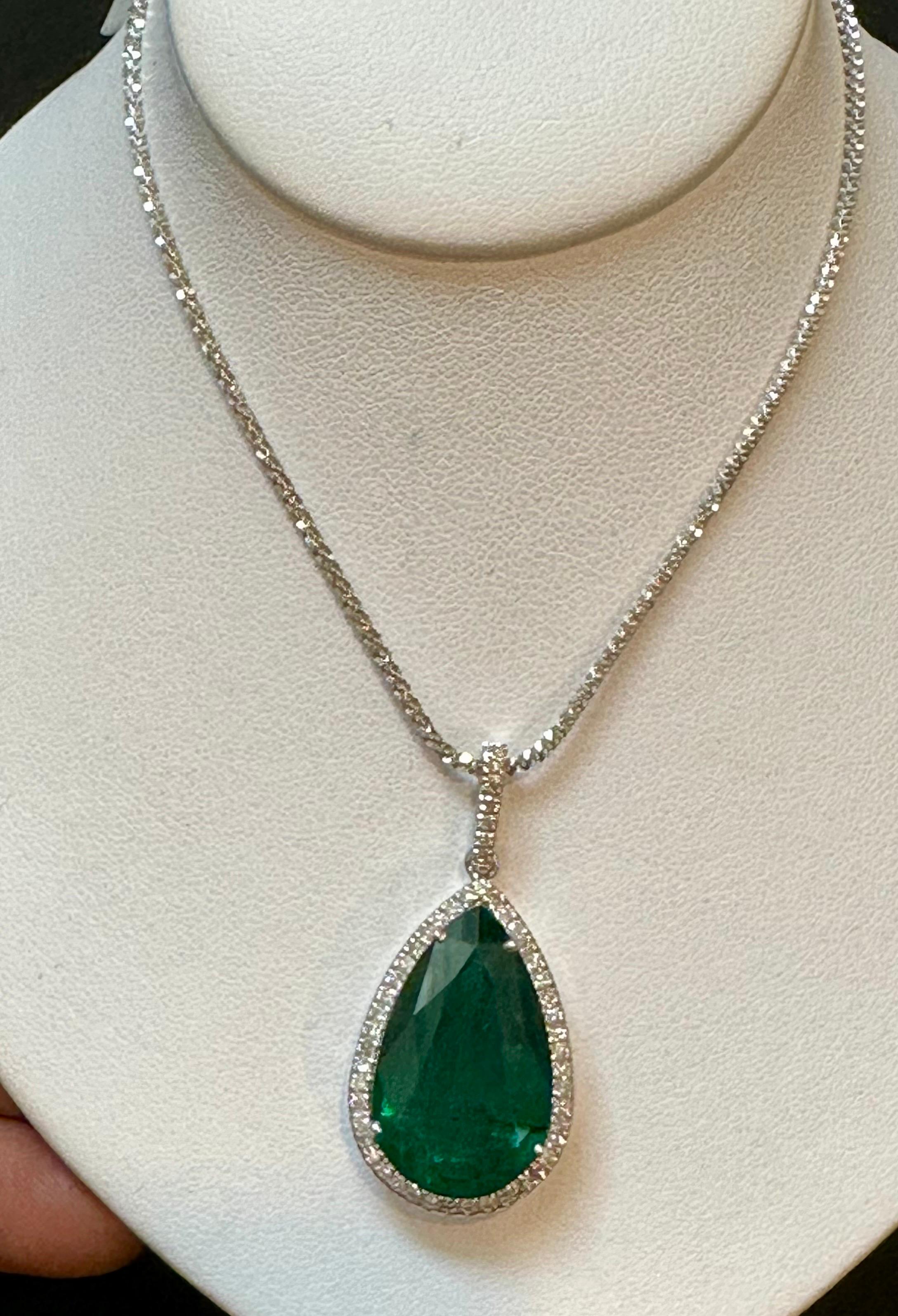 19 Ct Pear Cut Emerald & 1 Ct Diamond Halo Pendent/Necklace 14 KW Gold Chain For Sale 10