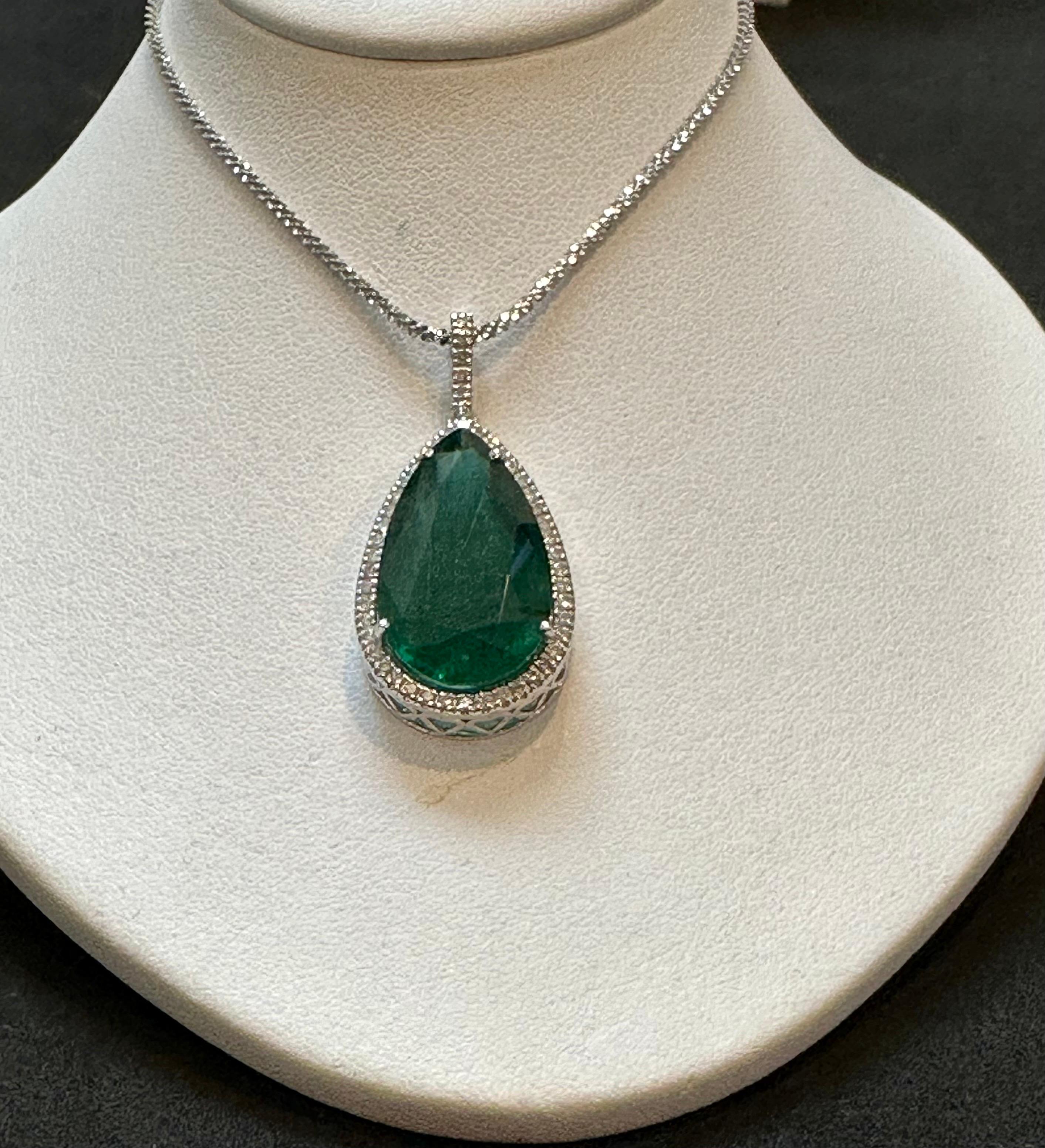19 Ct Pear Cut Emerald & 1 Ct Diamond Halo Pendent/Necklace 14 KW Gold Chain For Sale 1