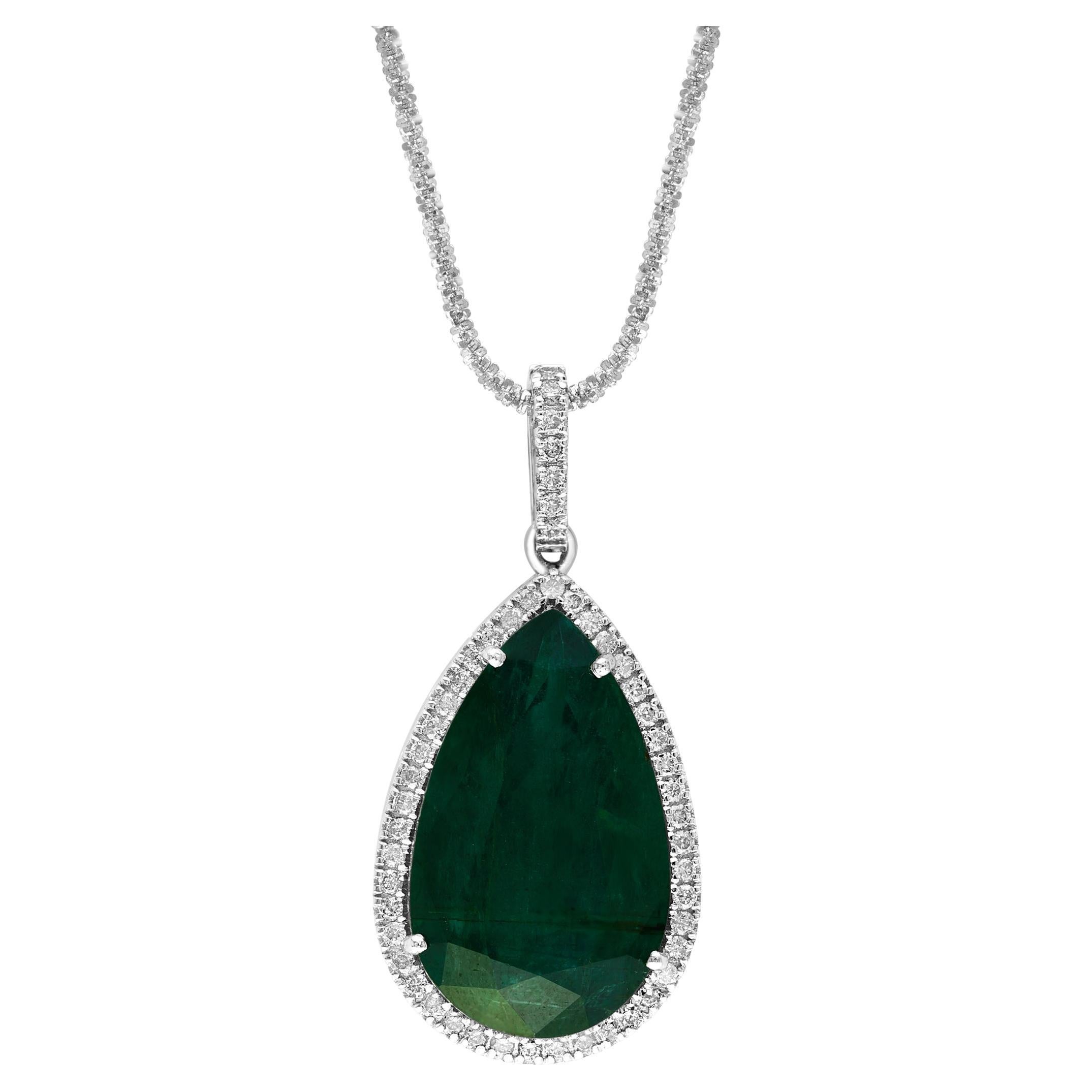 19 Ct Pear Cut Emerald & 1 Ct Diamond Halo Pendent/Necklace 14 KW Gold Chain For Sale