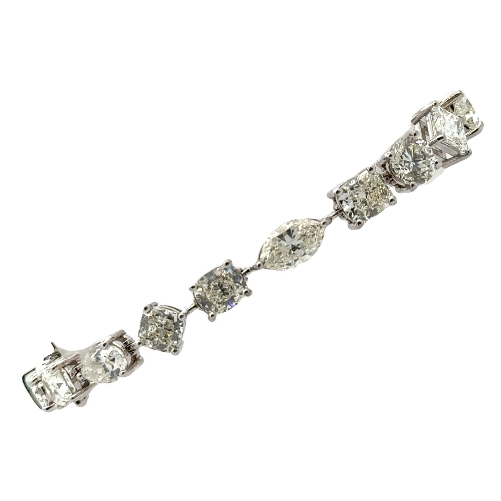 19 CTW  Bracelet moderne en or blanc 18 carats avec diamants tailles mixtes Excellent état - En vente à Boca Raton, FL