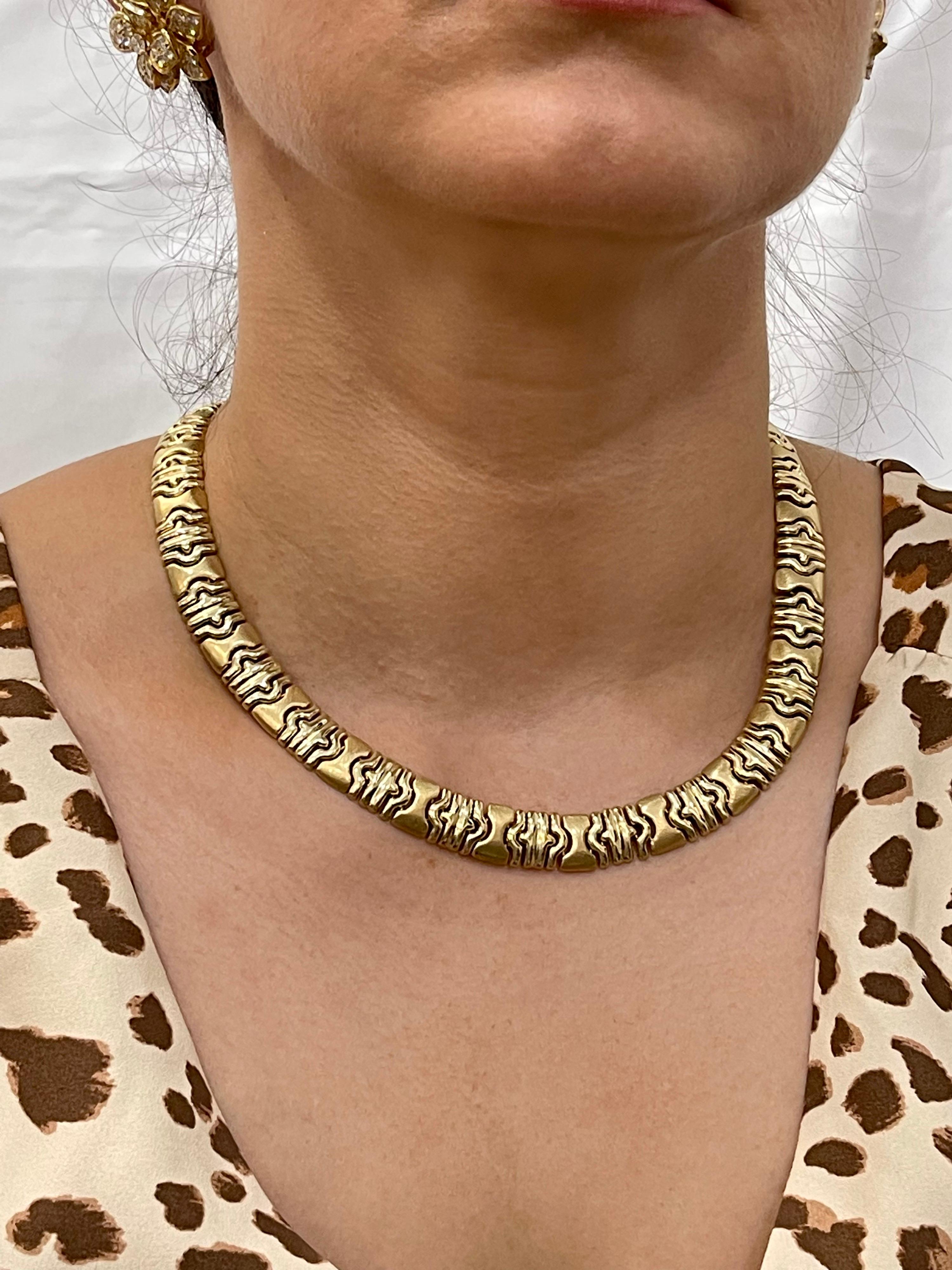 19 Inch long Link Necklace 14 Karat Yellow Gold 62.5 Gm
19 Inches long Necklace , width is 1/2 inch 
Beautiful link design Necklace , very similar to Bvlgari design .
Weight of the Necklace is 62.5  Grams 
Stamped 14 K gold 
Please look at all the