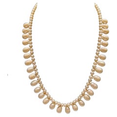 Zwei Biwa-Perlen mit 31 Stk. australischen Perlen mit 14