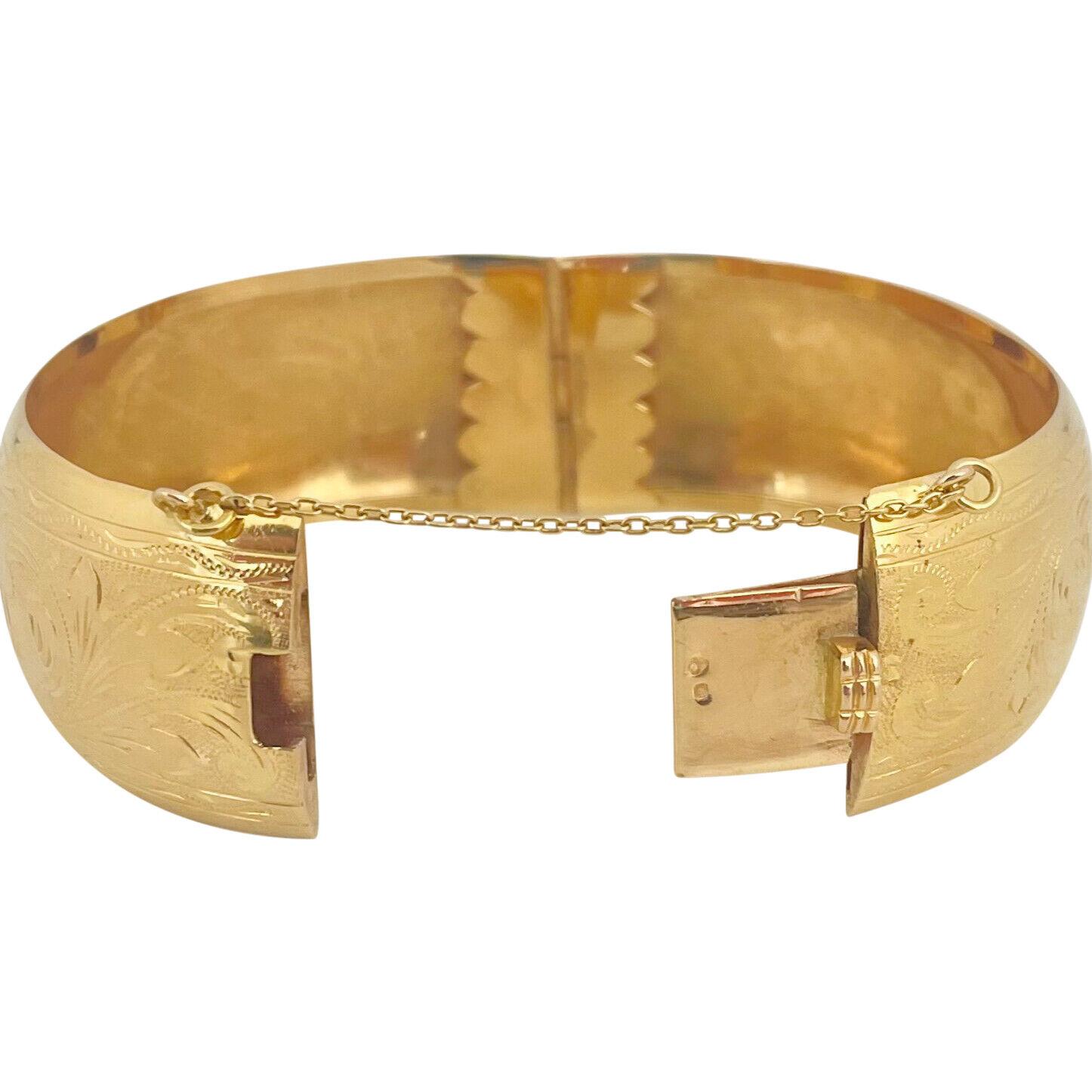 19 Karat Portuguese Yellow Gold Vintage Floral Wide Bangle Bracelet In Good Condition In Guilford, CT