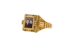 19 Karat Yellow Gold Portrait Frame Unisex / Men's Ring, Mid-19th Century