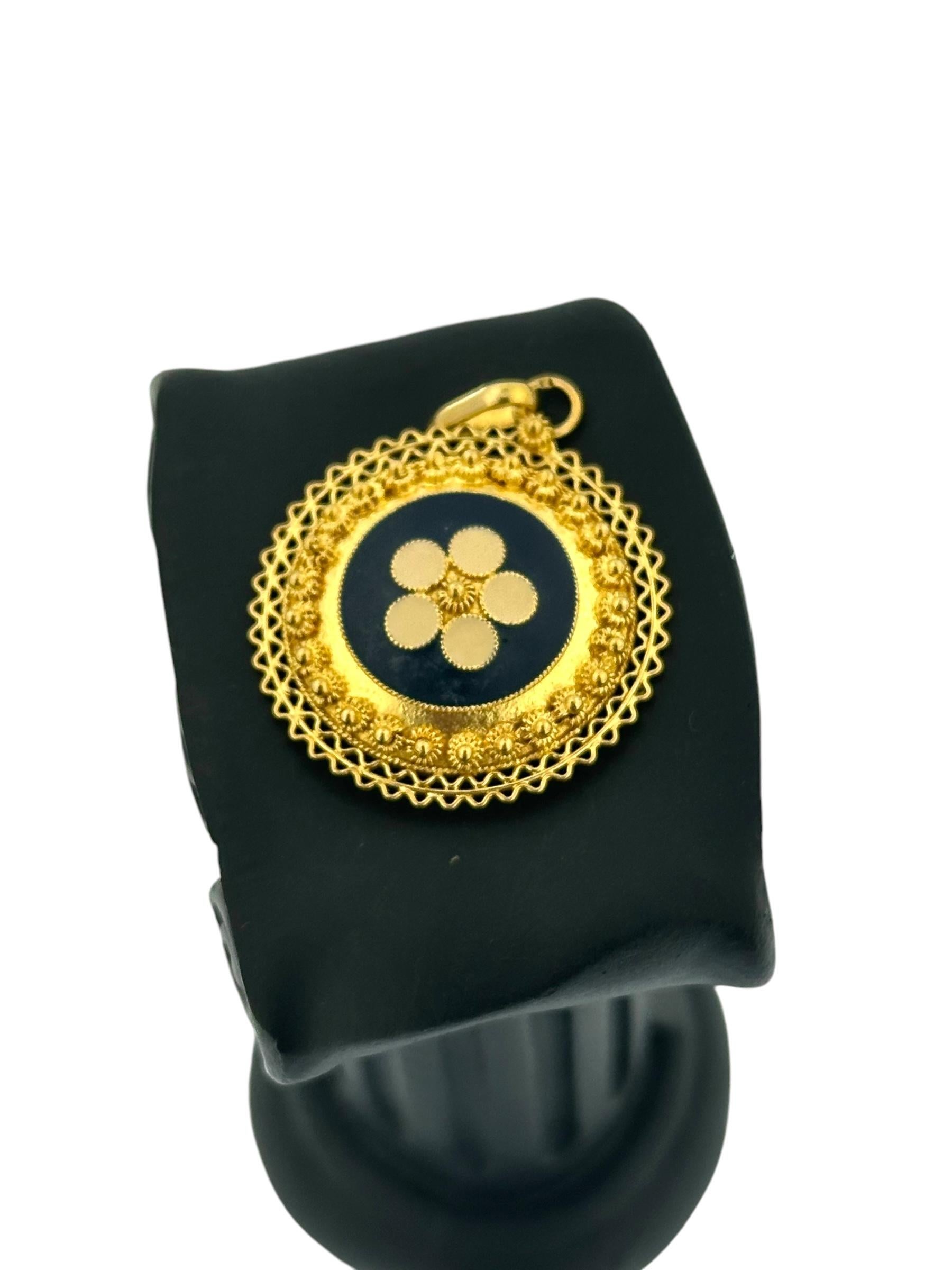 Pendentif filigrane portugais en or jaune 19 carats avec émail Unisexe en vente